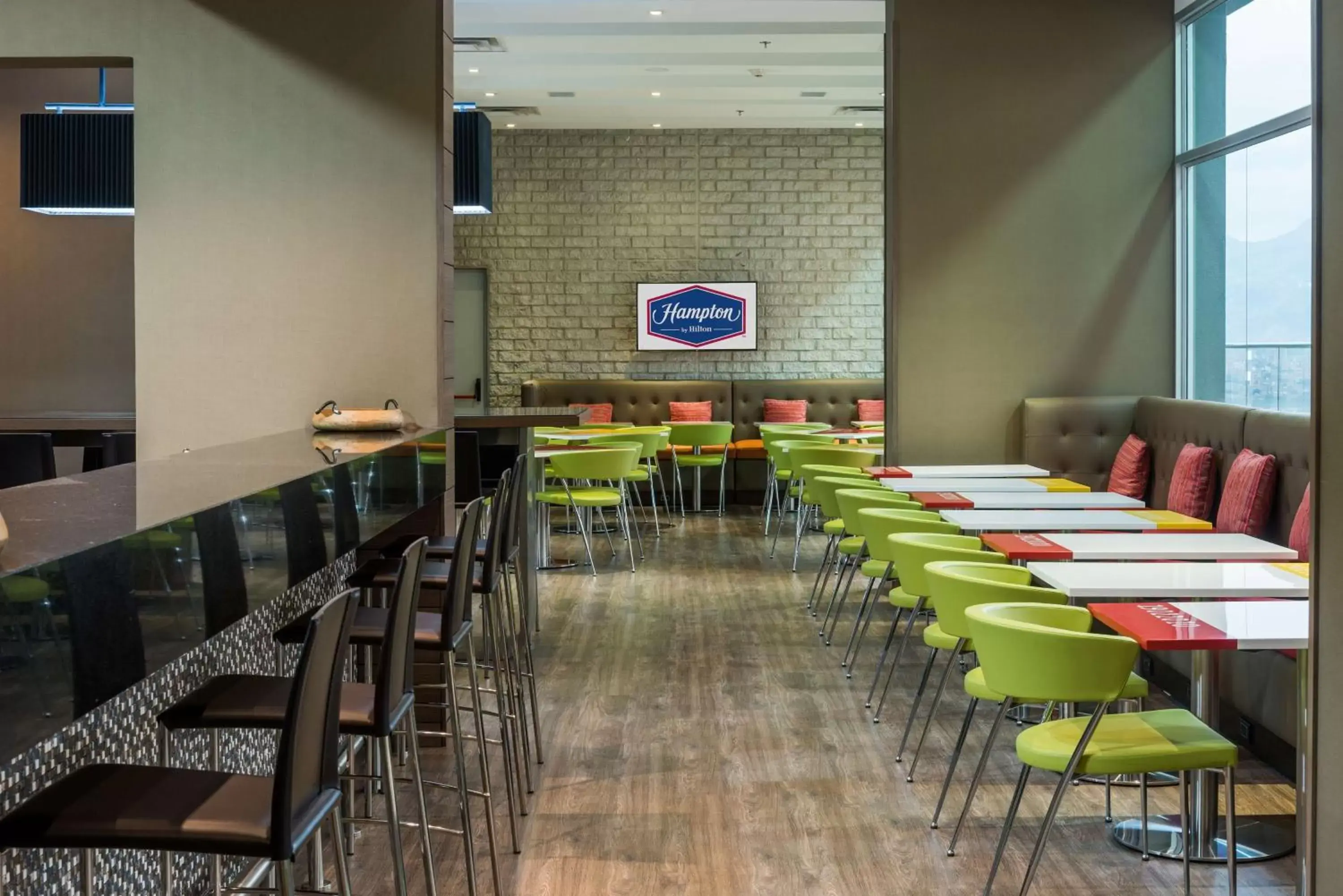 Restaurant/places to eat in Hampton by Hilton Medellin