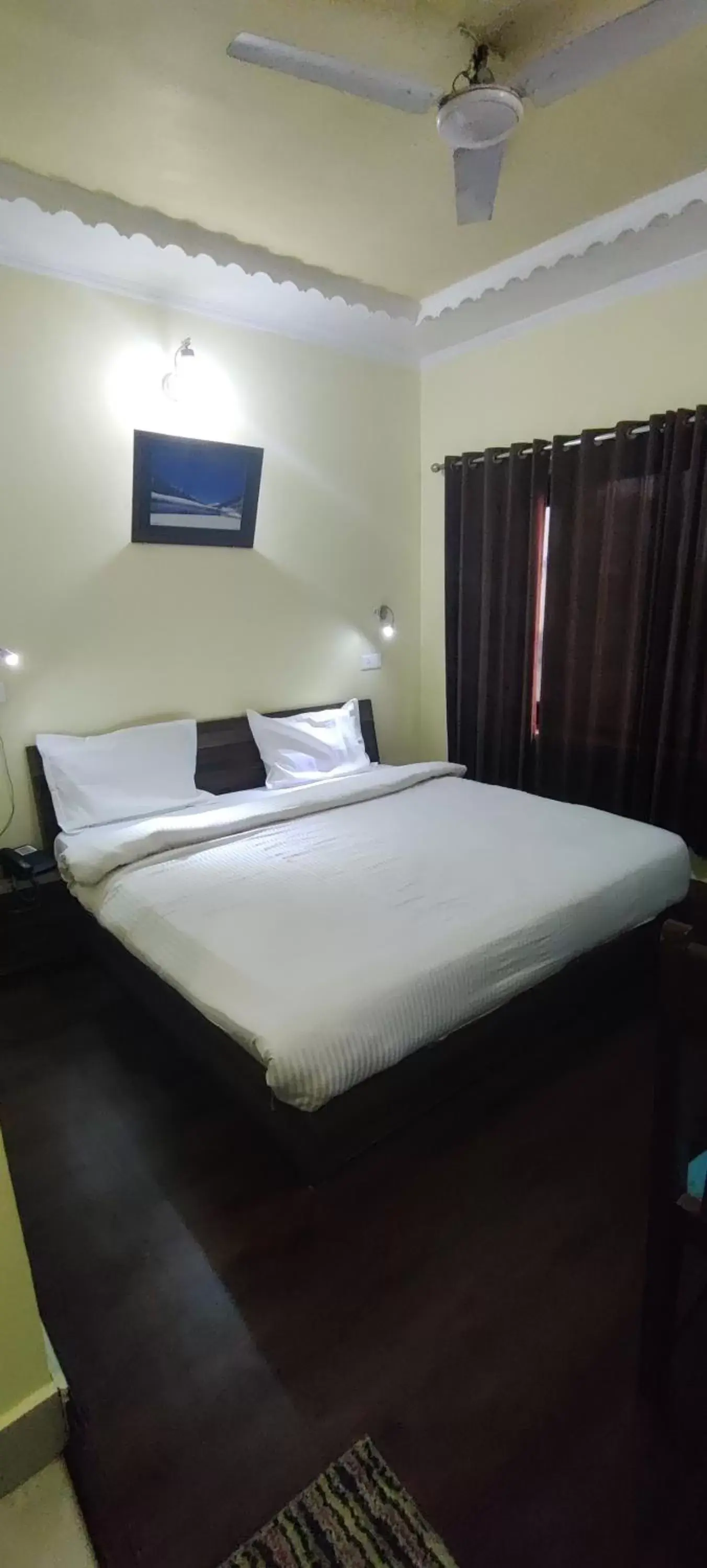 Large Twin Room in Hotel curio's All seasons Large Twin Room in Hotel curio's All seasons