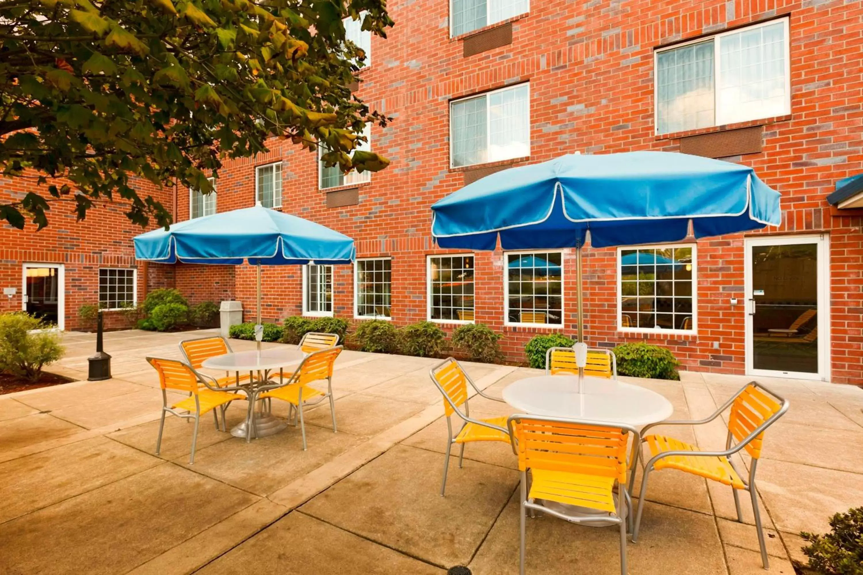 Property building, Patio/Outdoor Area in Fairfield Inn & Suites Portland South/Lake Oswego
