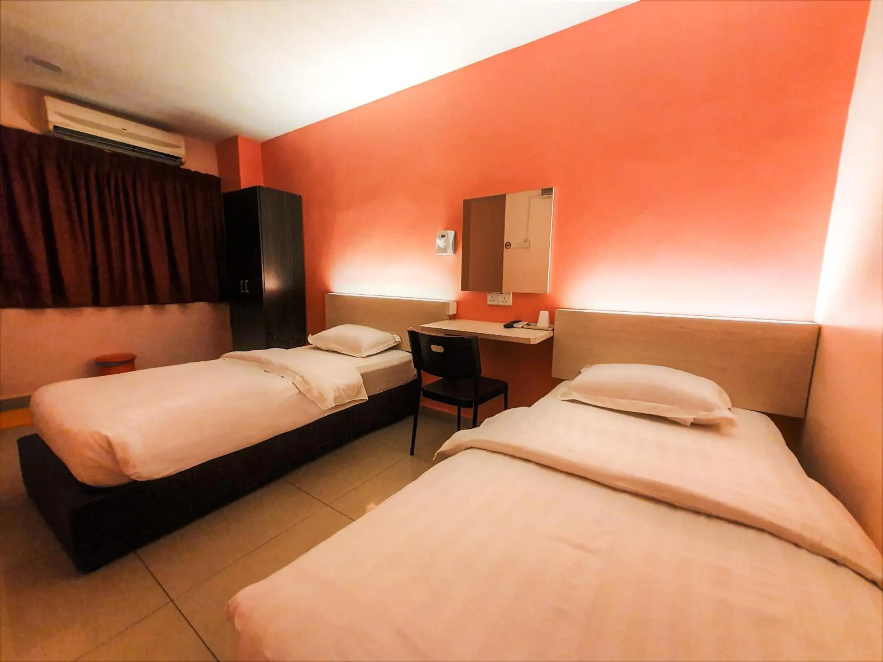 Photo of the whole room, Bed in De UPTOWN Hotel @ Damansara Uptown