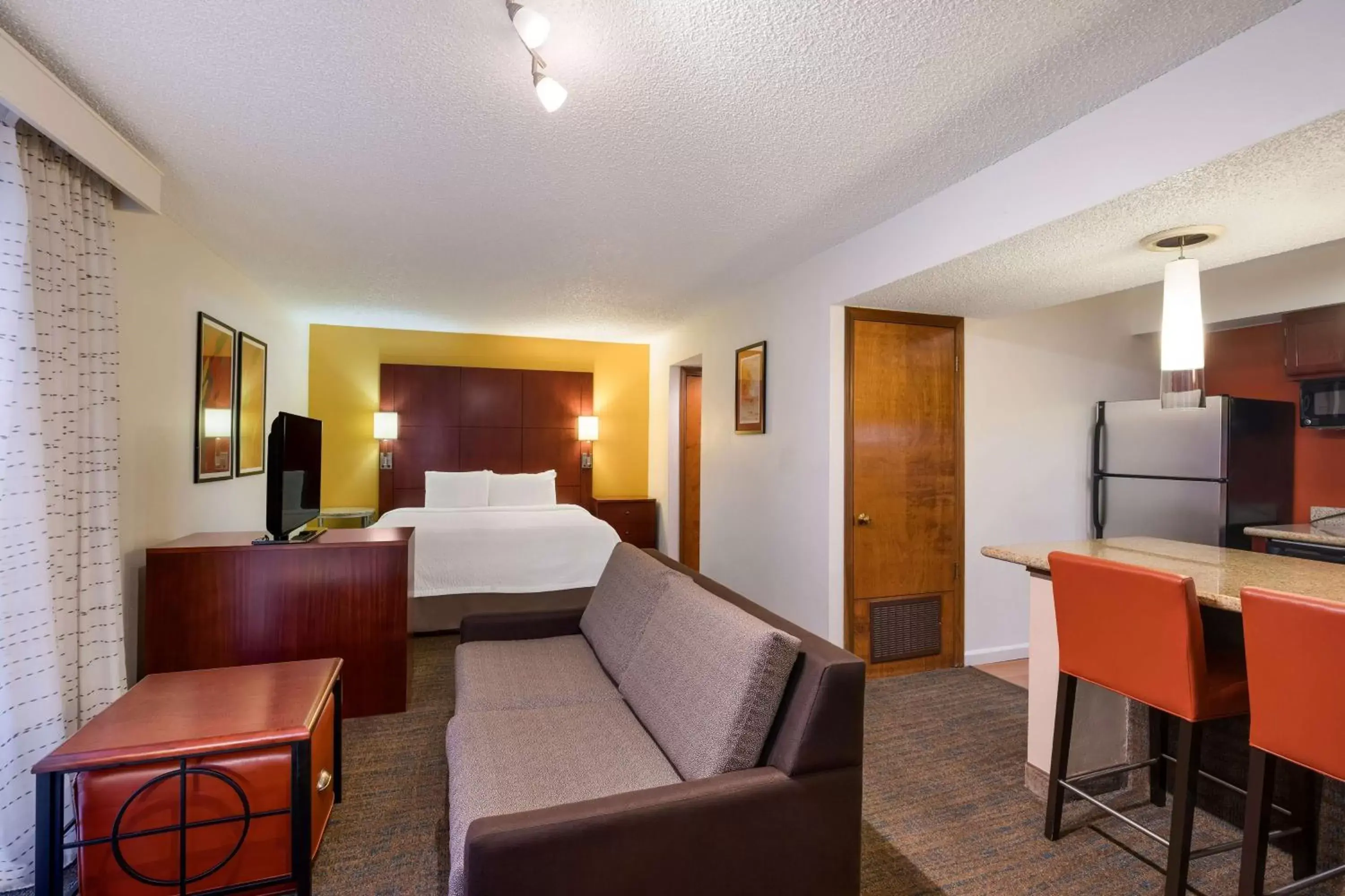 Bedroom, Seating Area in SenS Suites Livermore; SureStay Collection by Best Western