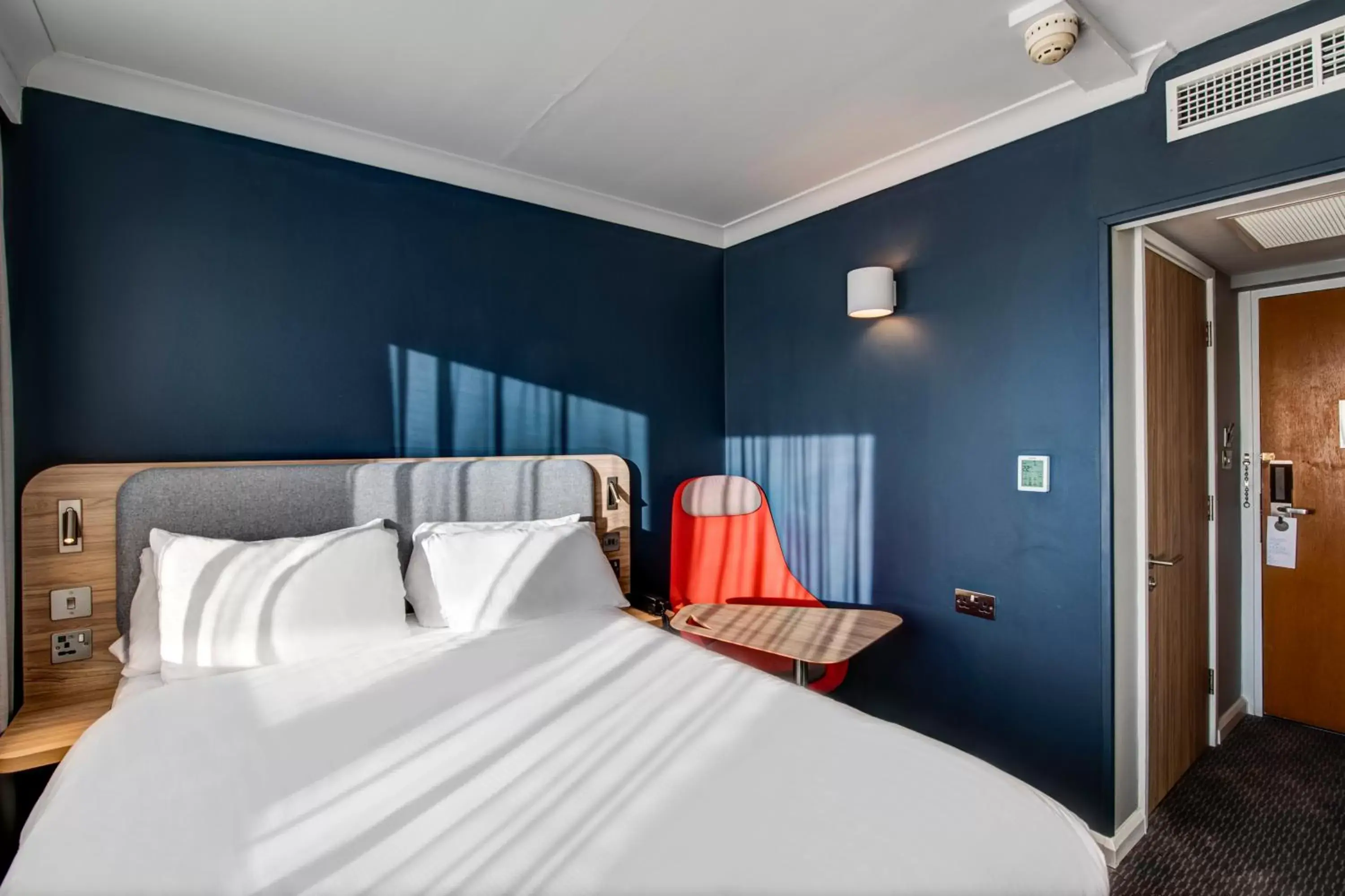 Bedroom, Bed in Holiday Inn Express Edinburgh City West, an IHG Hotel