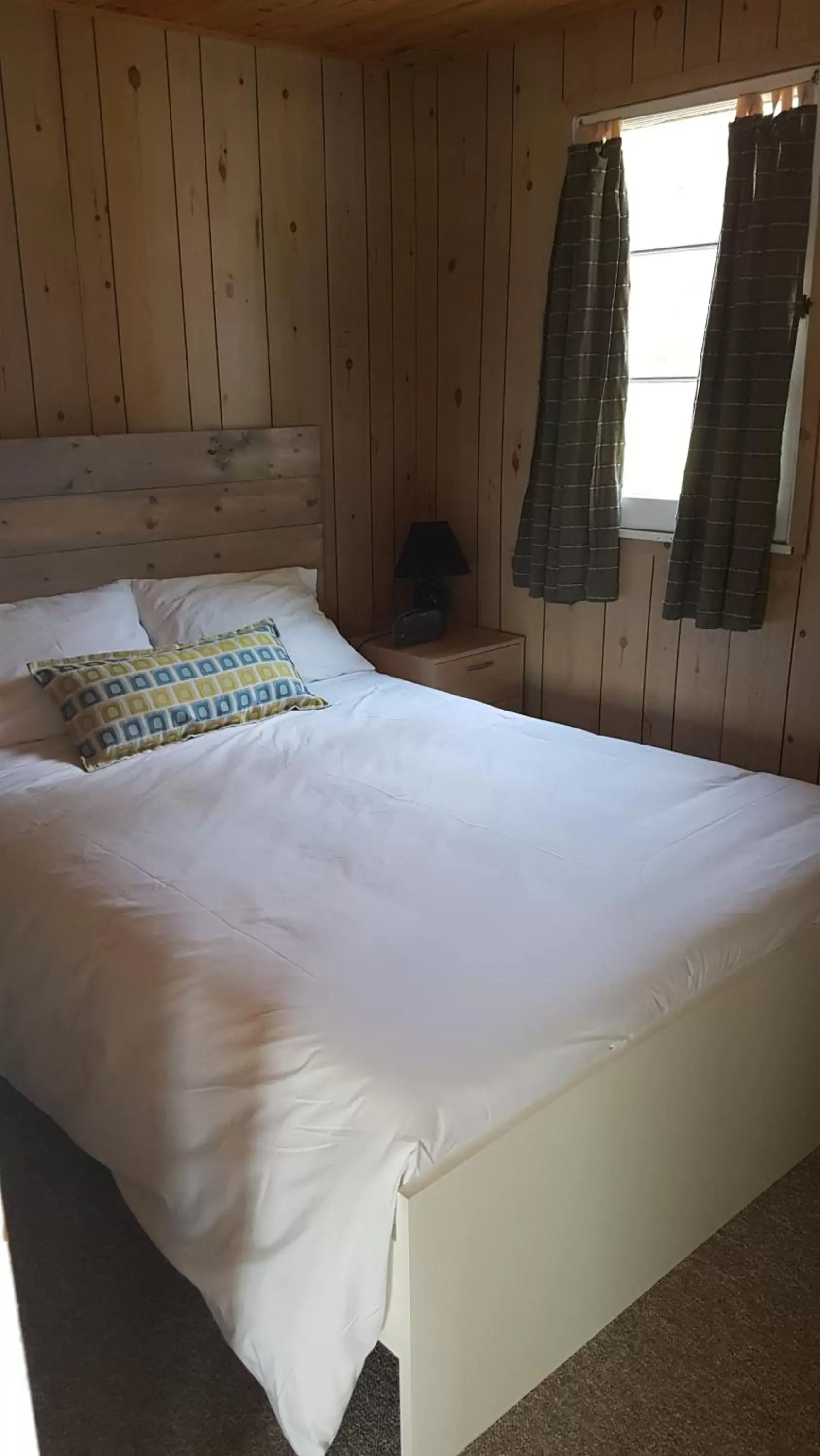 Bed in Parkway Cottage Resort and Trading Post