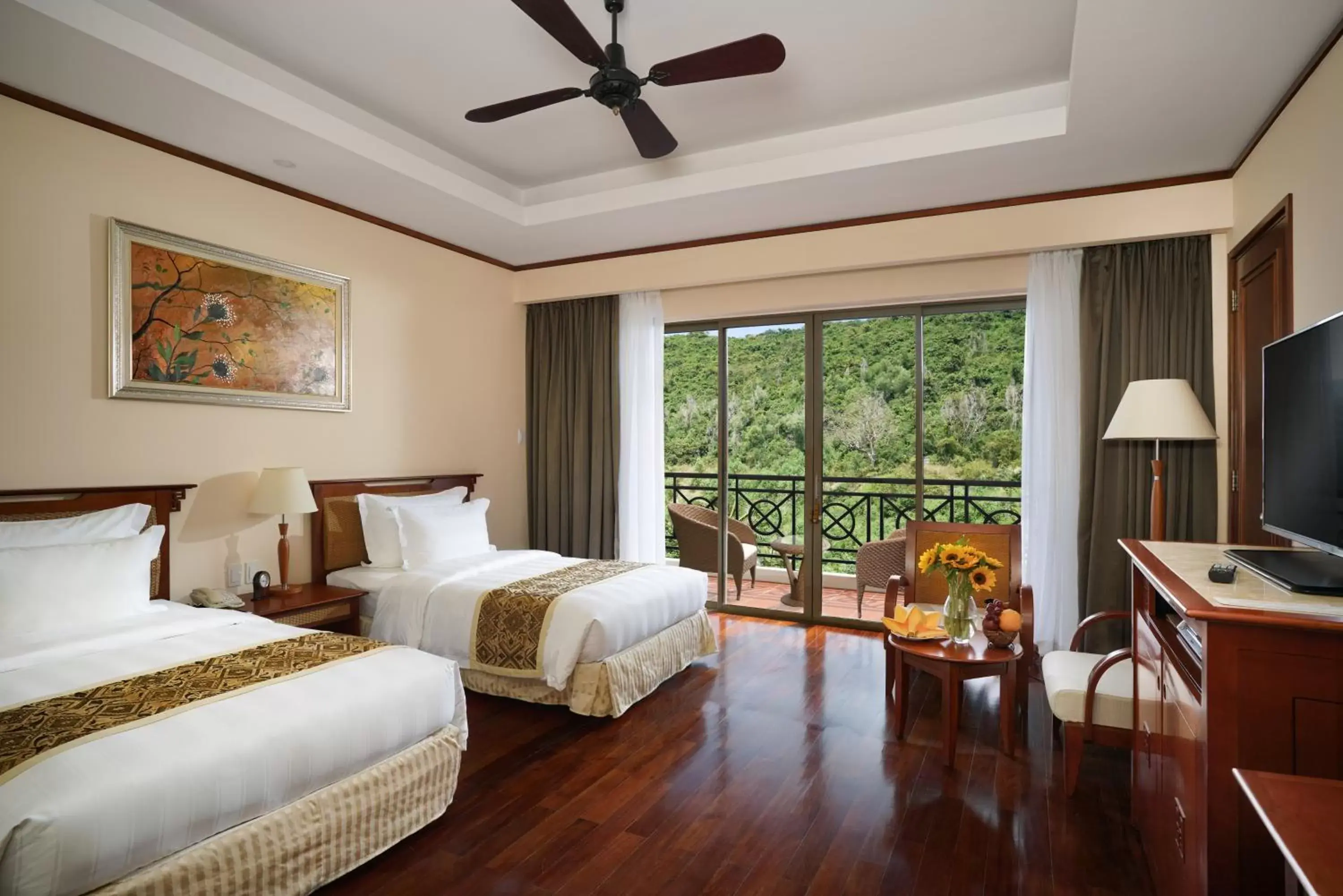Bed in Vinpearl Resort Nha Trang