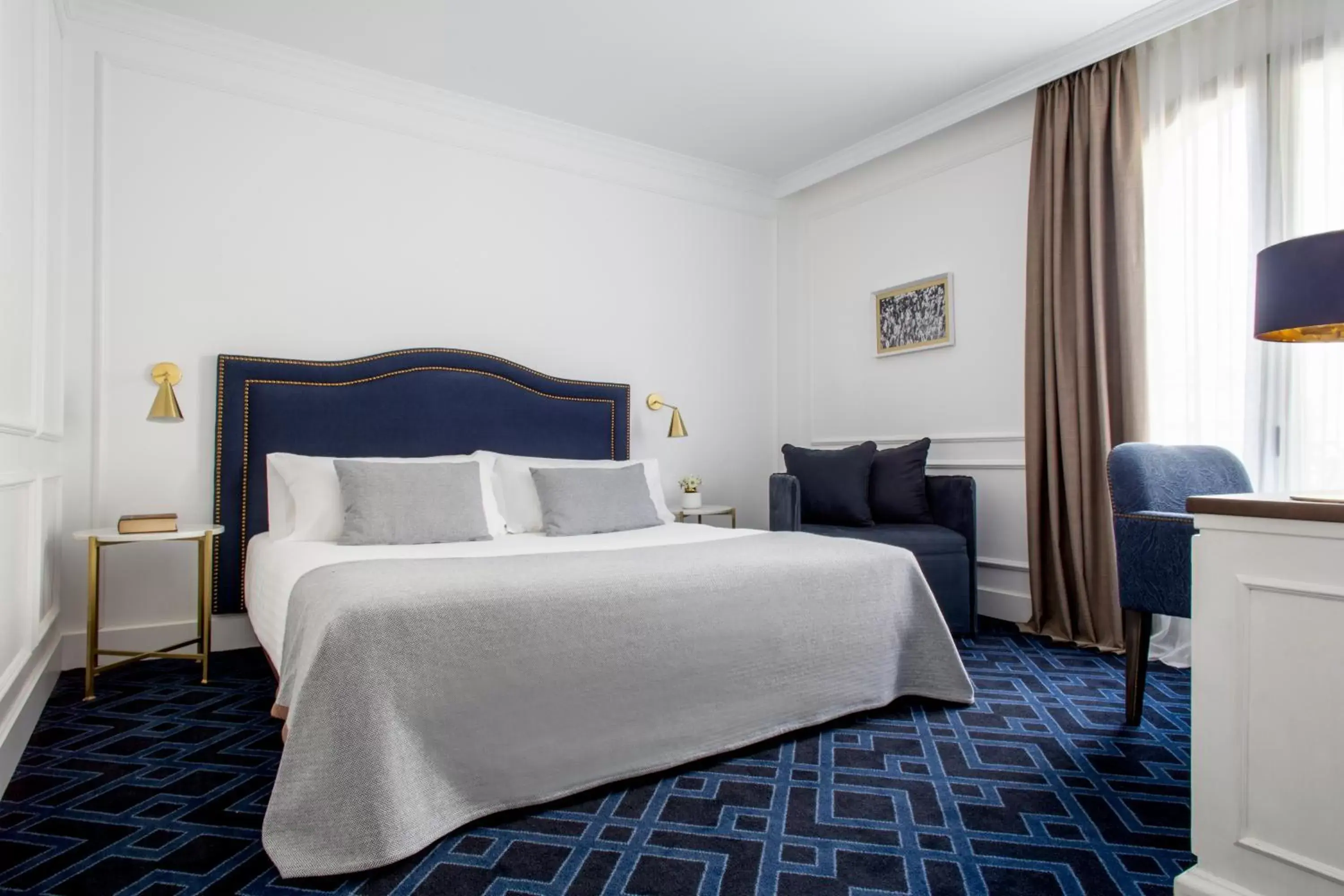 Bed in Hotel Midmost by Majestic Hotel Group Bed in Hotel Midmost by Majestic Hotel Group