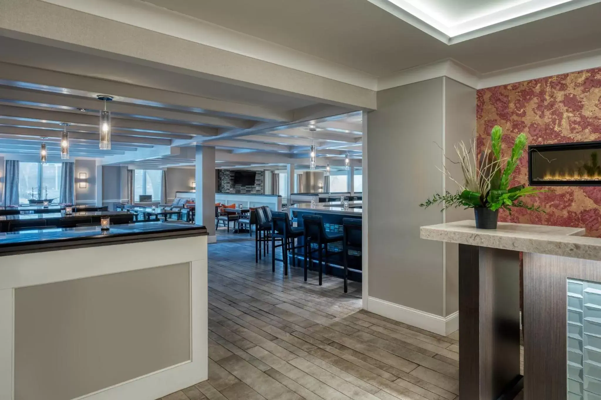 Lounge or bar, Restaurant/Places to Eat in Crowne Plaza Albany - The Desmond Hotel