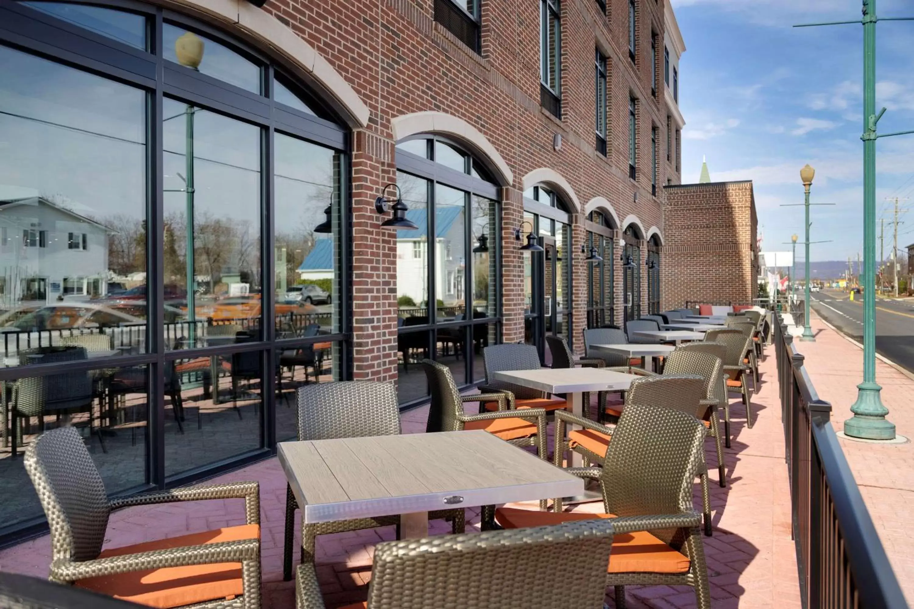 Patio, Restaurant/Places to Eat in Hilton Garden Inn Haymarket