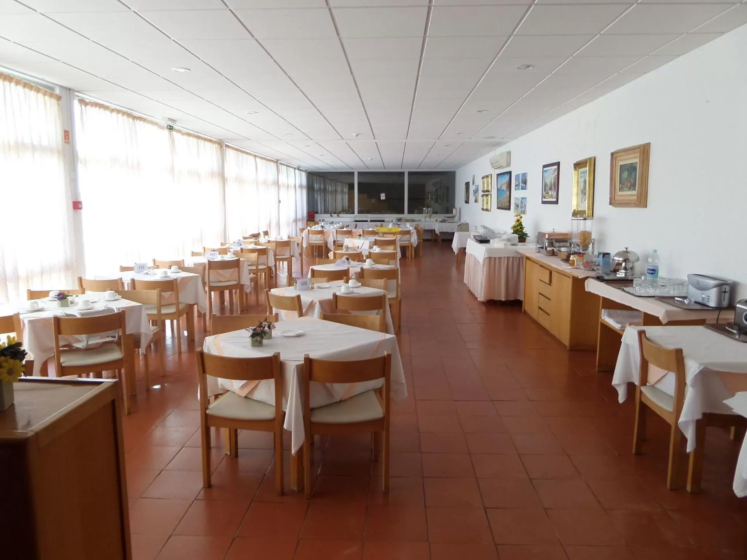 Restaurant/places to eat in Aparthotel Navigator Restaurant/places to eat in Aparthotel Navigator