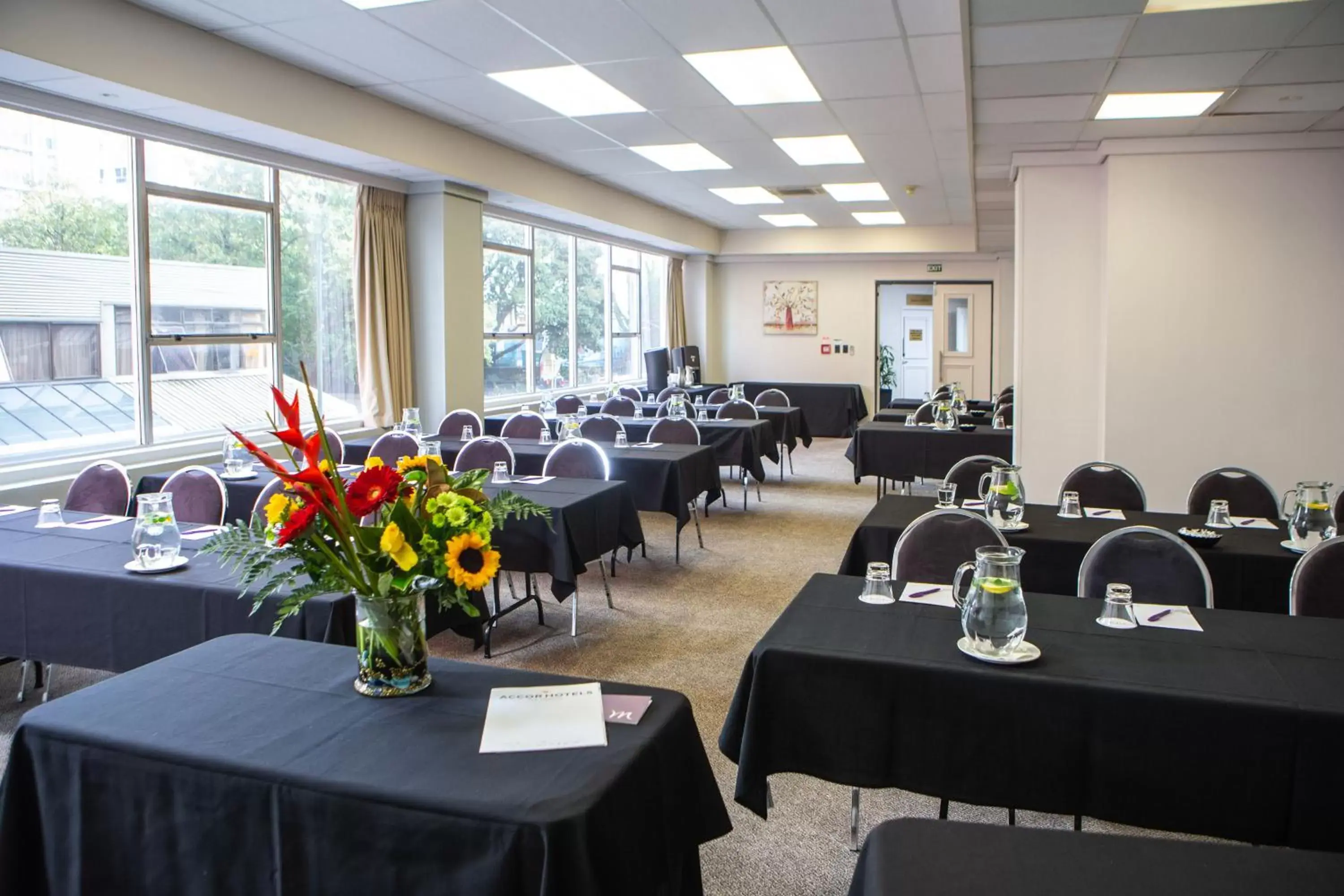 Business facilities, Restaurant/Places to Eat in Mercure Wellington Abel Tasman Hotel