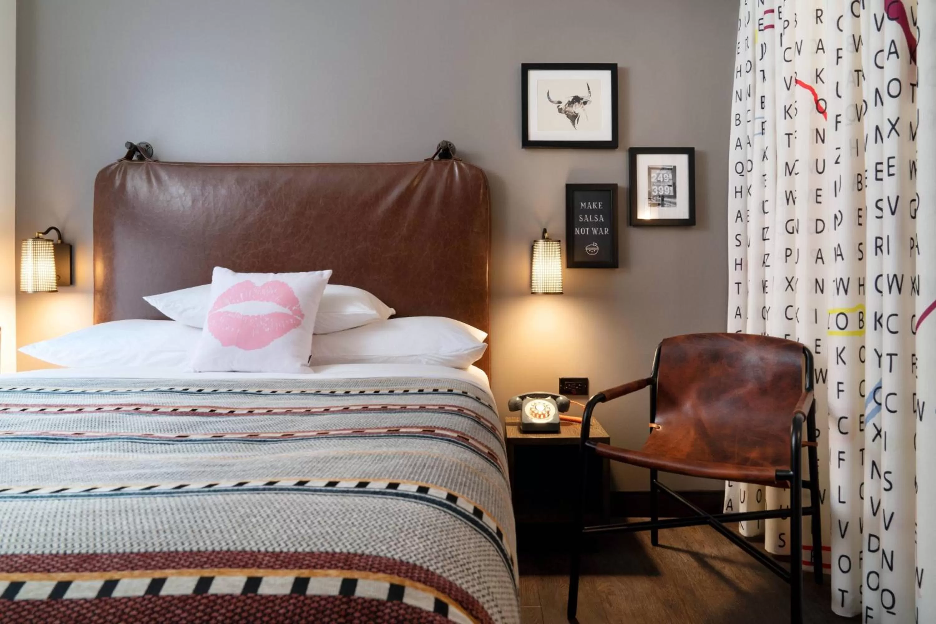 Photo of the whole room, Bed in Moxy Austin - University