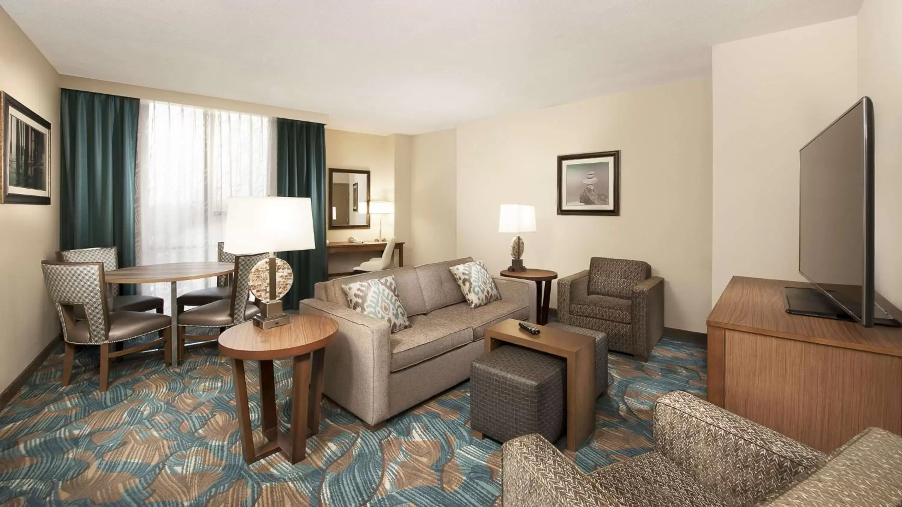 Living room, Seating Area in DoubleTree by Hilton Hotel West Palm Beach Airport