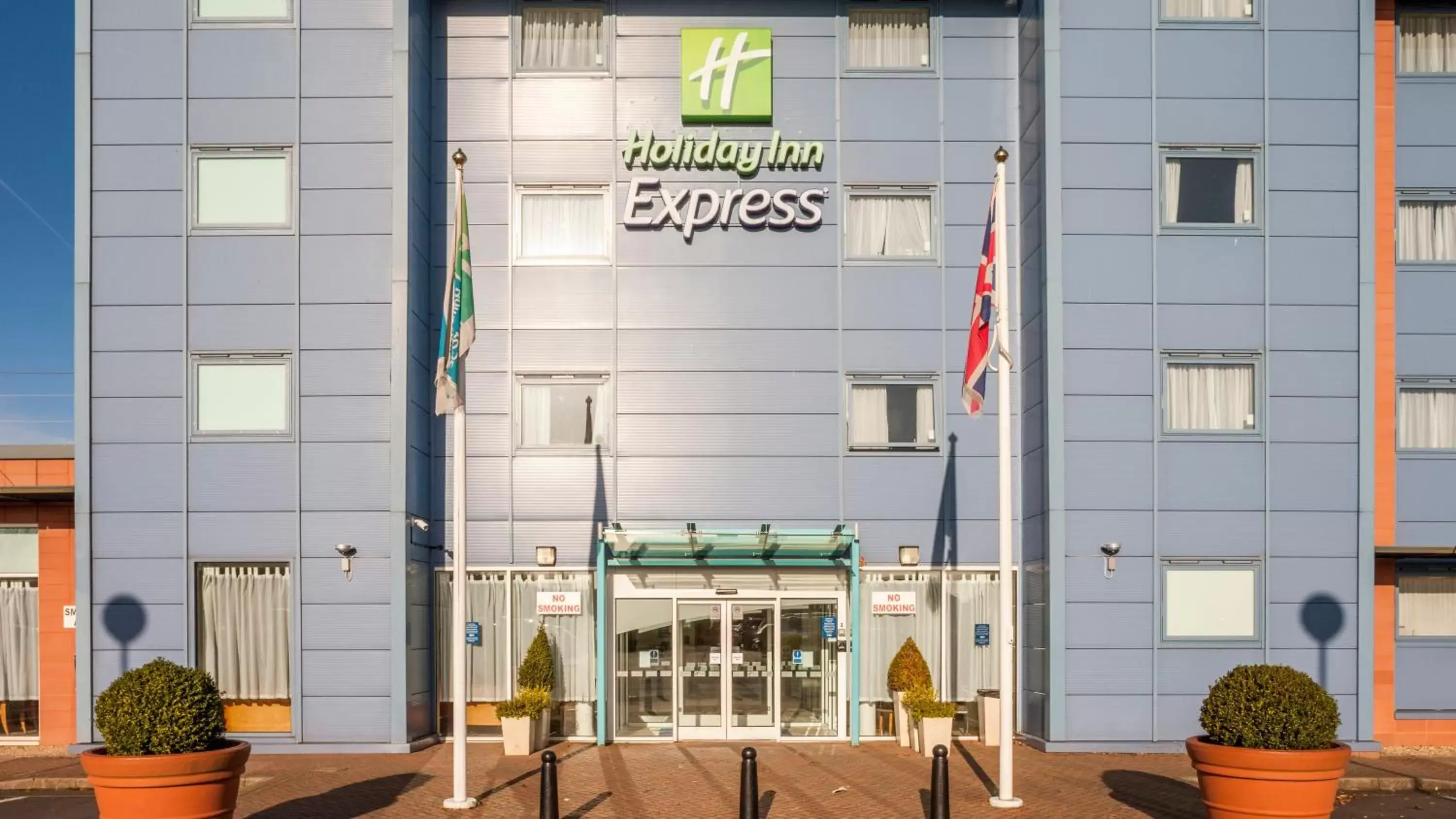 Property building, Facade/Entrance in Holiday Inn Express Oxford Kassam Stadium, an IHG Hotel