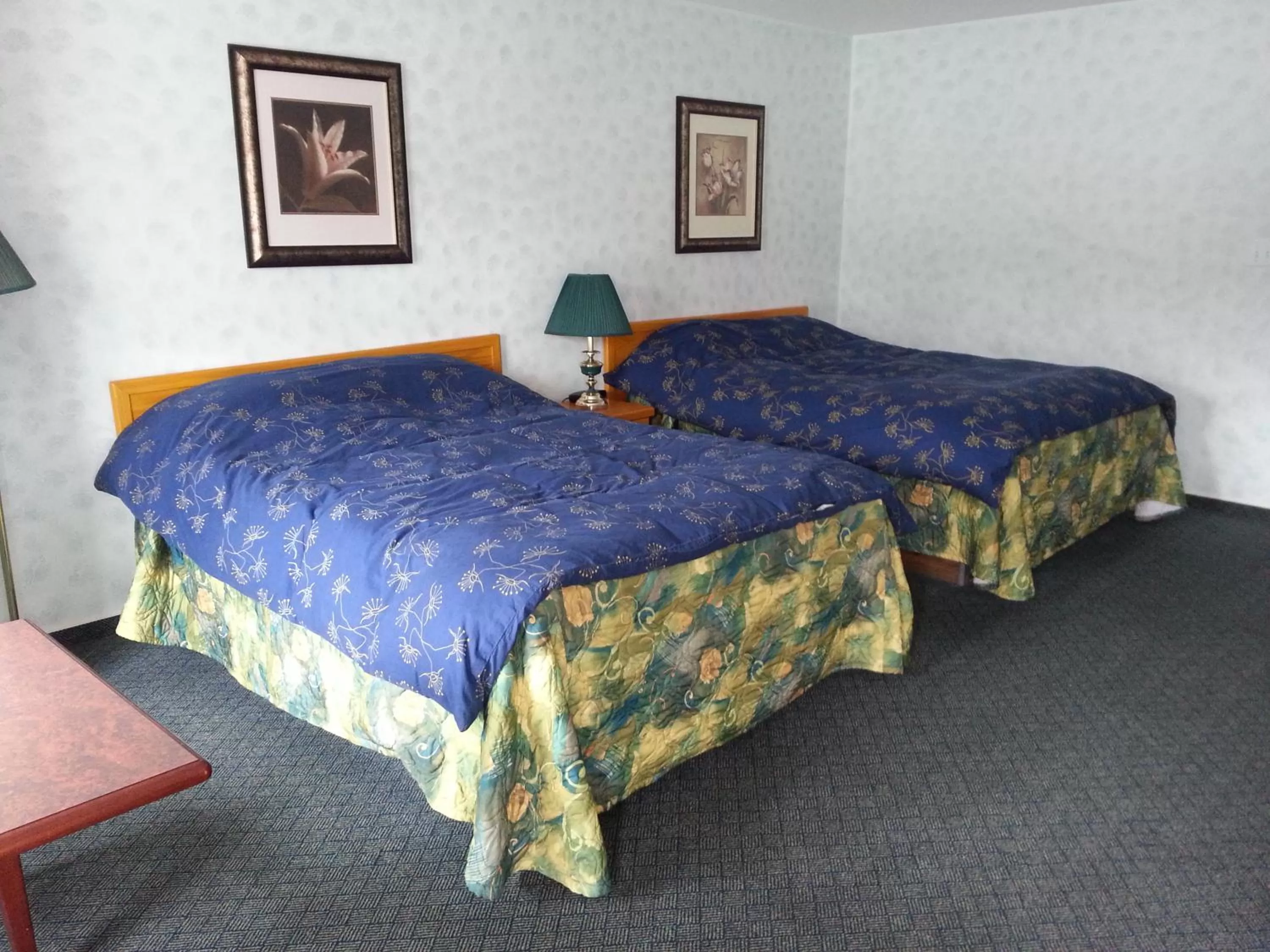 Photo of the whole room, Bed in Heritage Inn