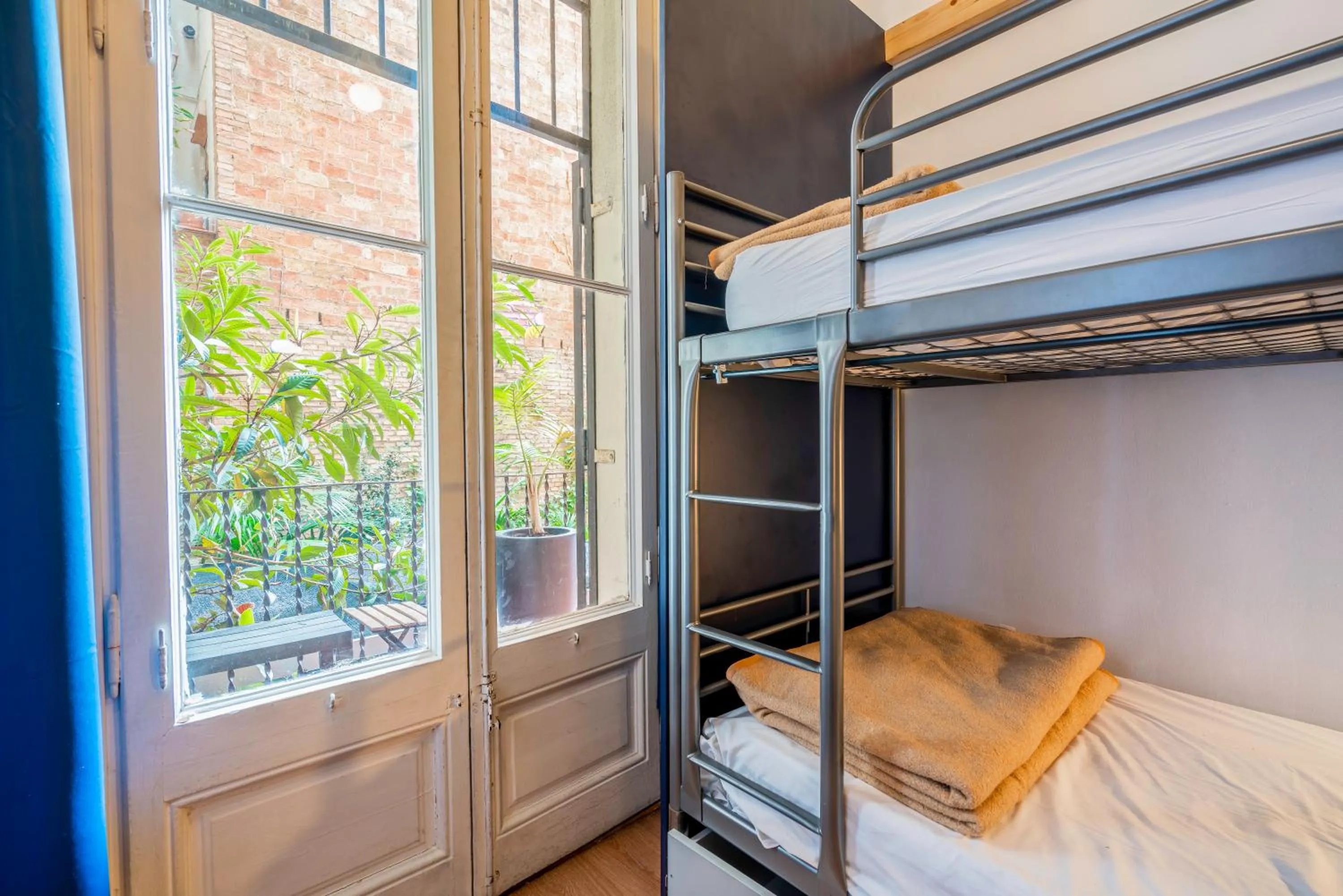 Balcony/Terrace, Bed in Casa Barcelo Hostel Barcelona