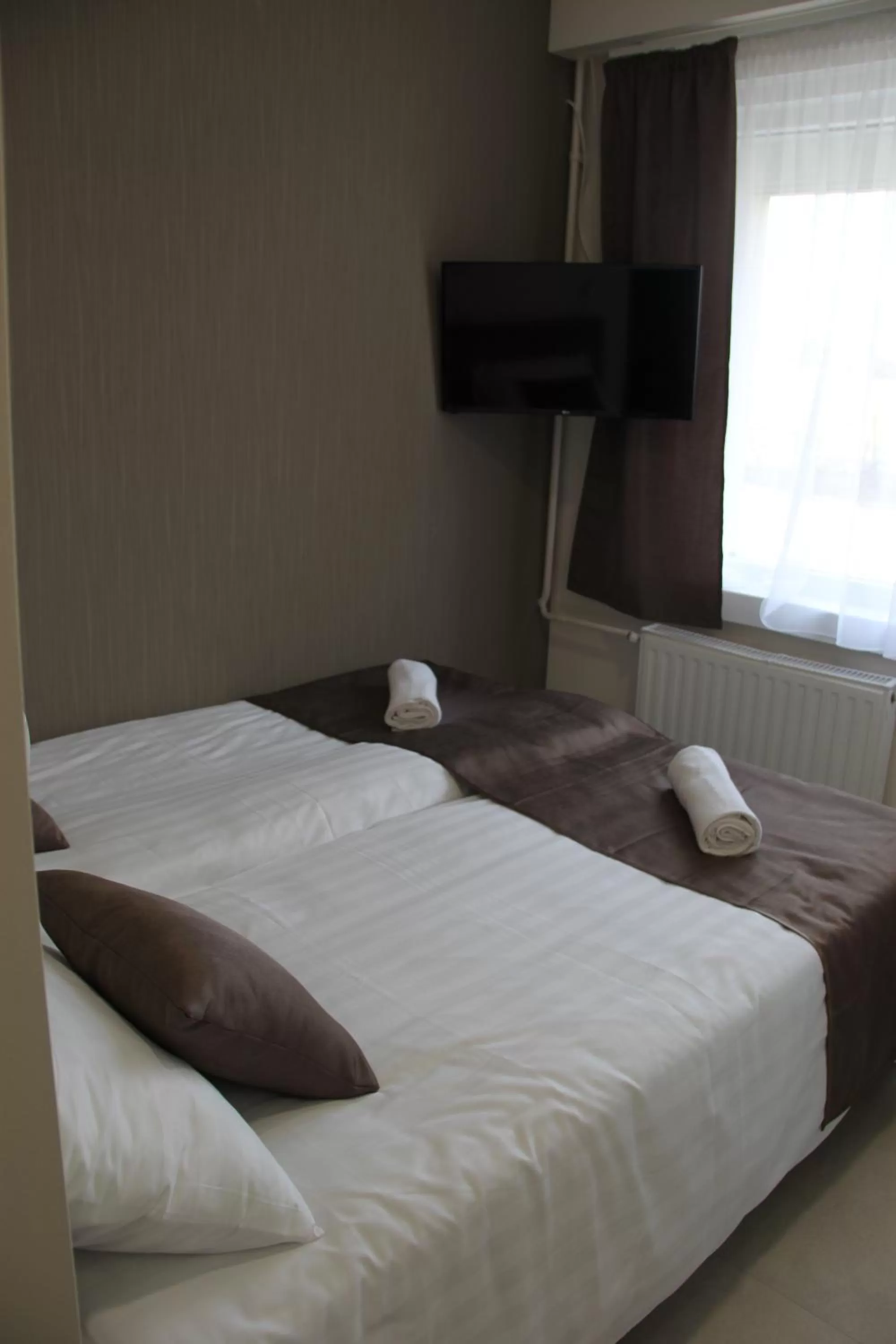 Bed in Familia Panzió & Apartmanház Győr