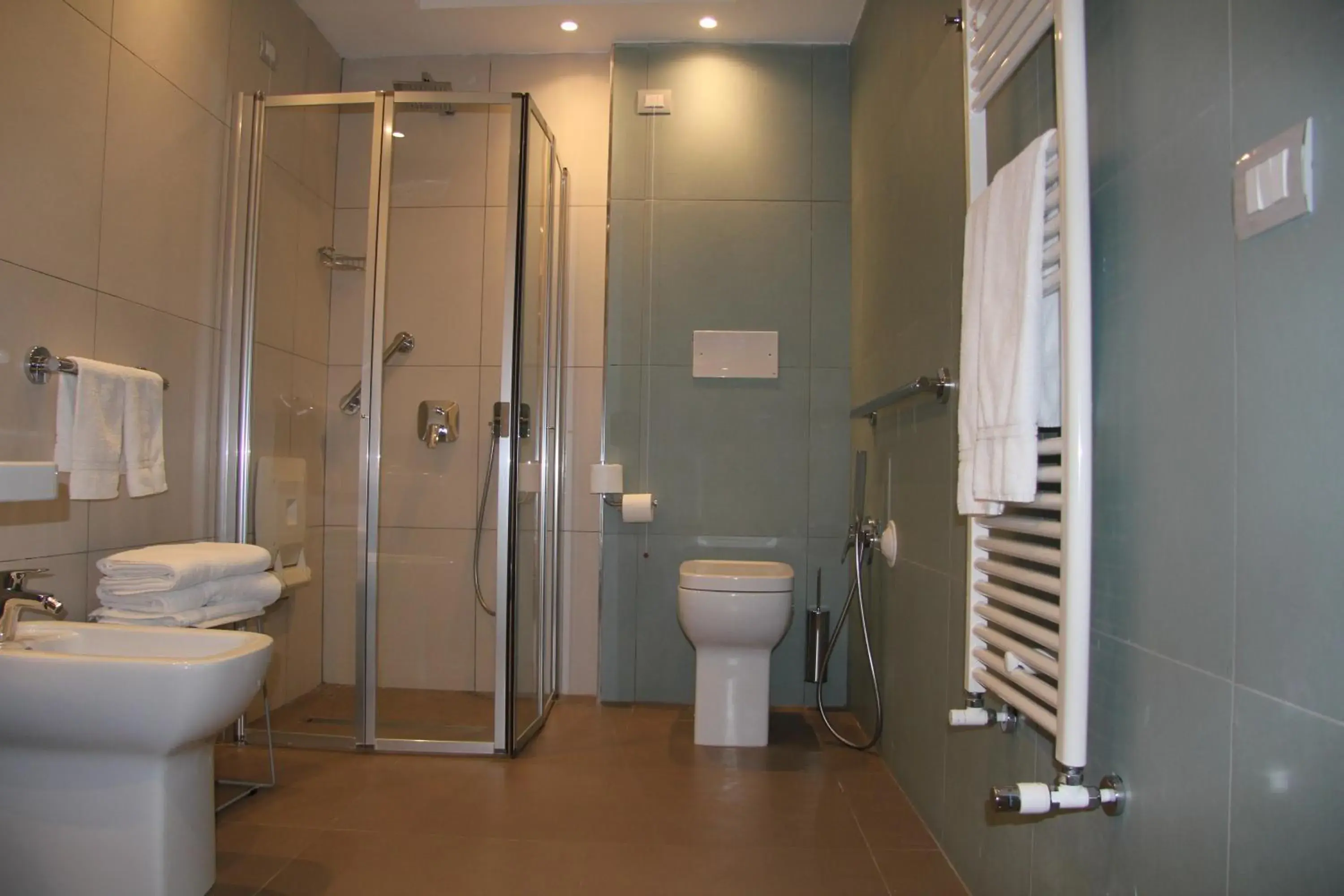 Toilet, Bathroom in Hotel Marad