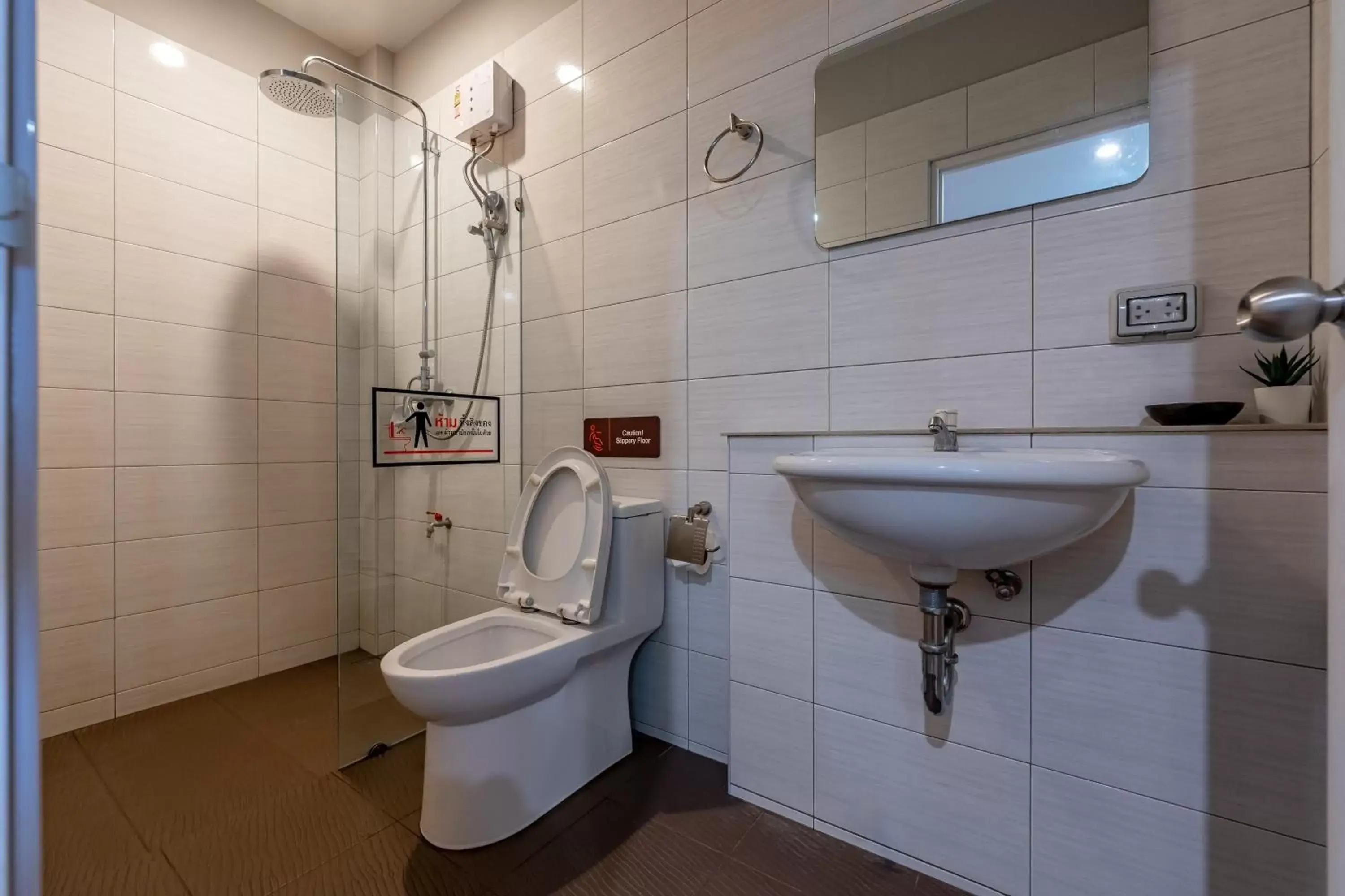 Bathroom in 7 Days Premium Hotel at Icon Siam Station