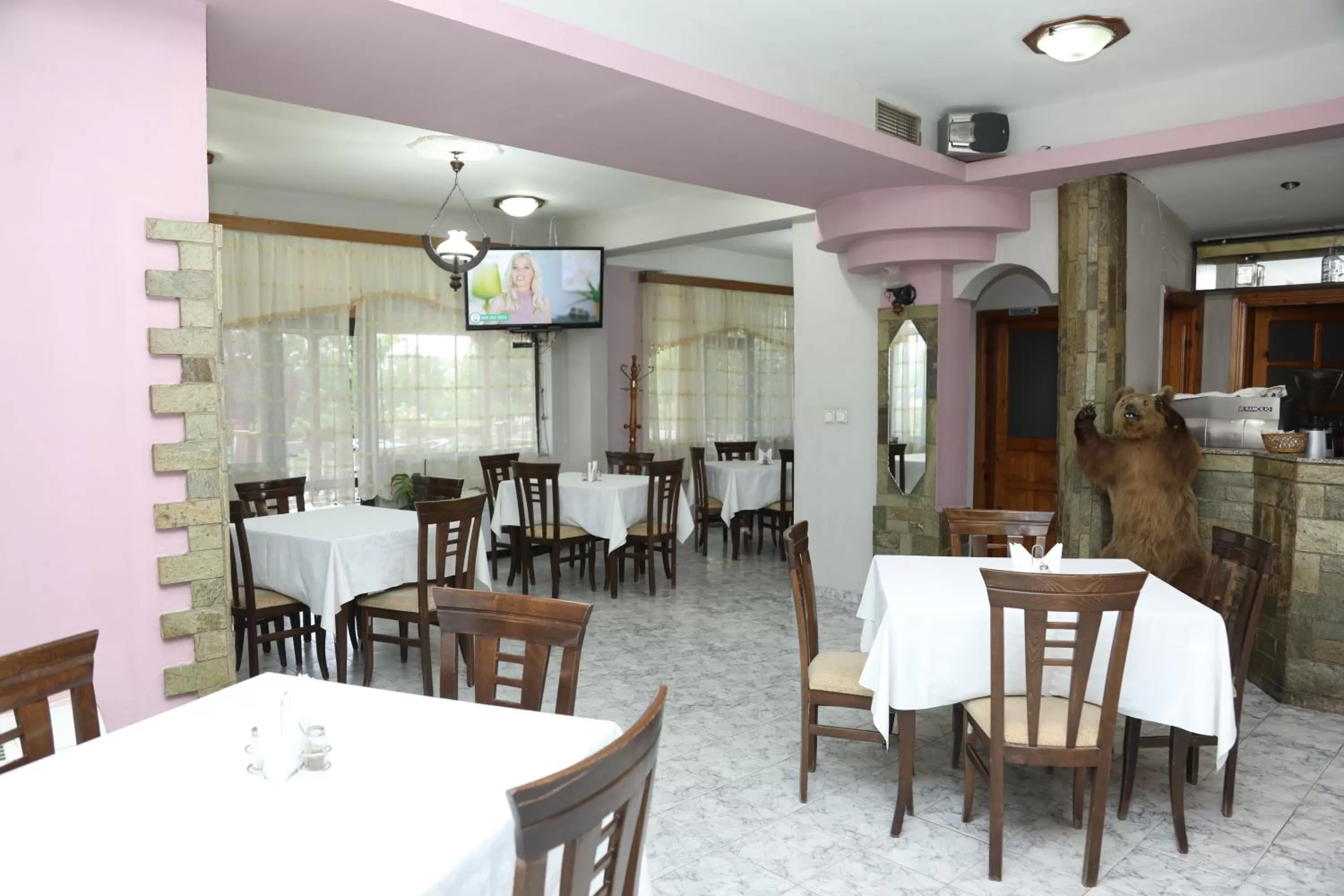 Restaurant/Places to Eat in Hotel Kabashi