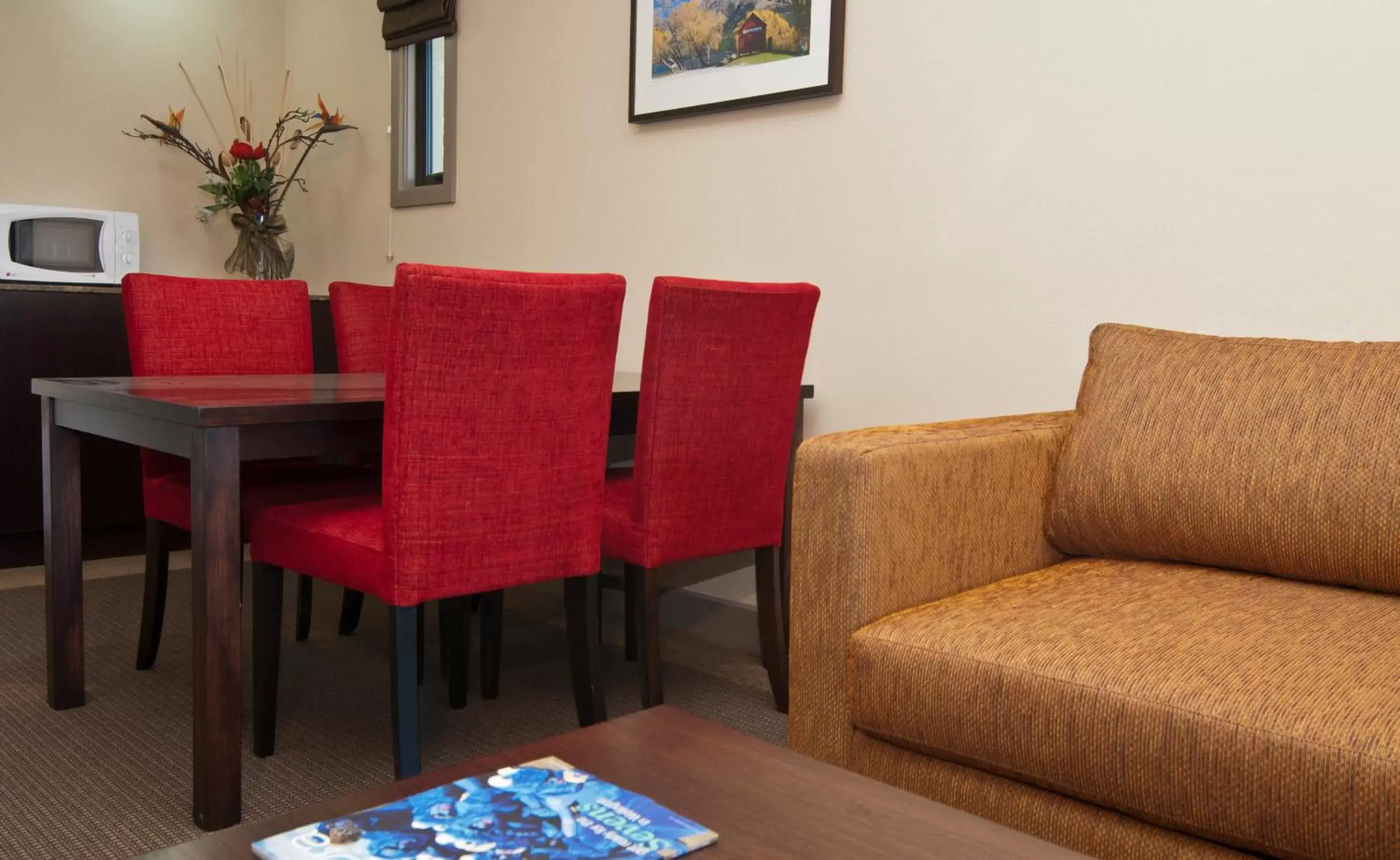 Living room in Copthorne Hotel & Resort Lakefront Queenstown Living room in Copthorne Hotel & Resort Lakefront Queenstown