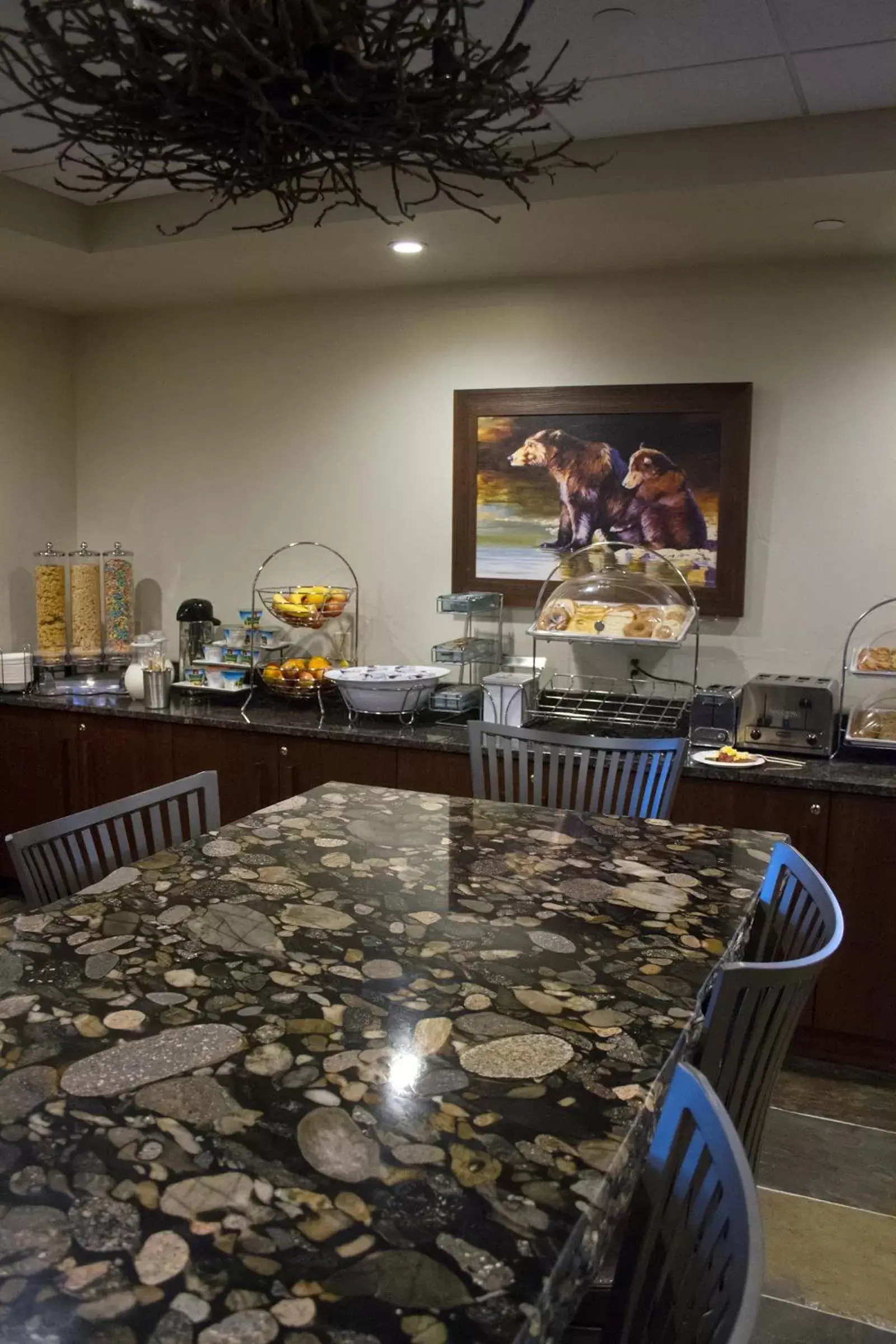 Food and drinks, Restaurant/Places to Eat in Cedar Creek Lodge & Conference Center