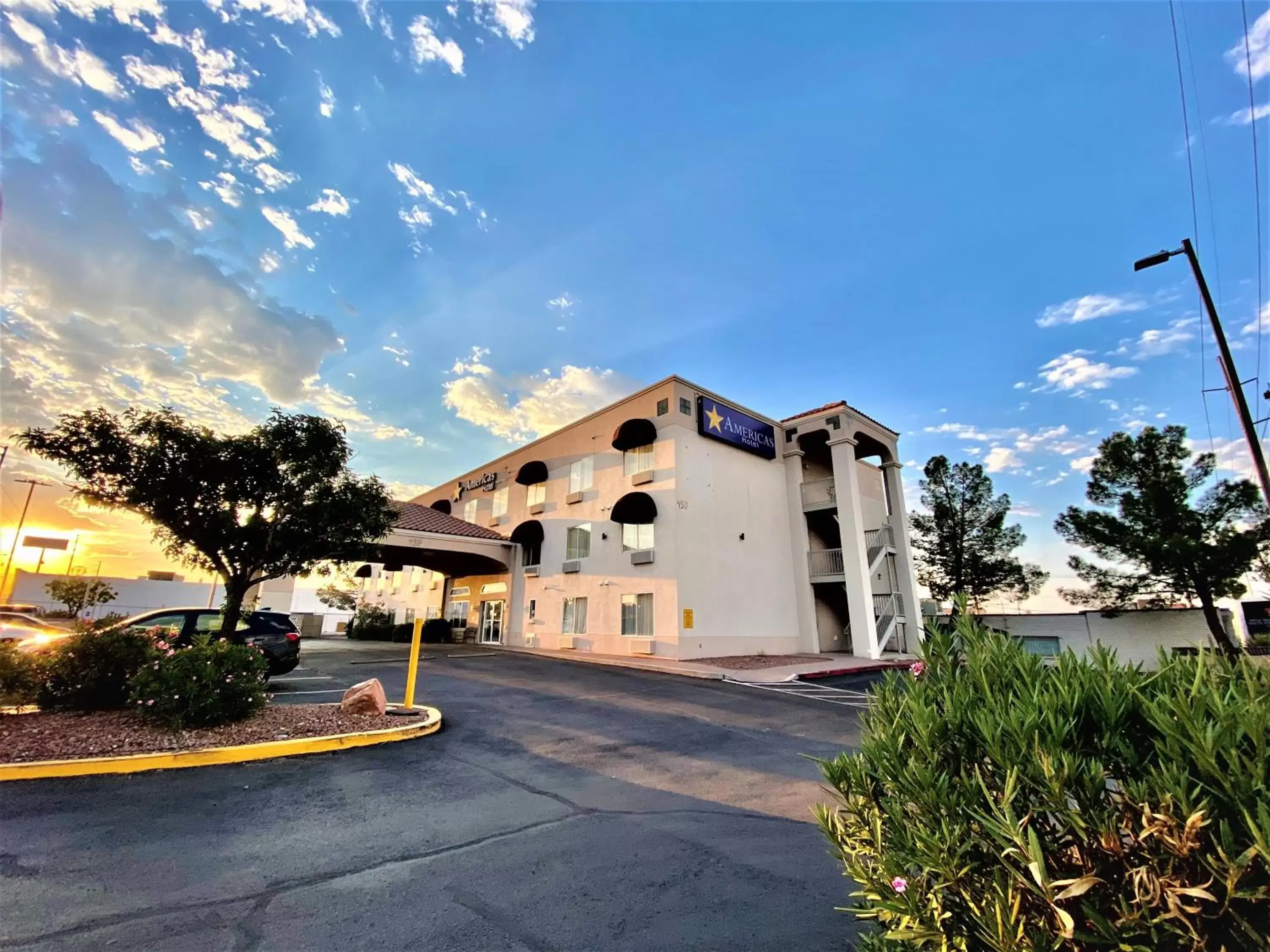 Facade/entrance, Property Building in Americas Hotel - El Paso Airport / Medical Center