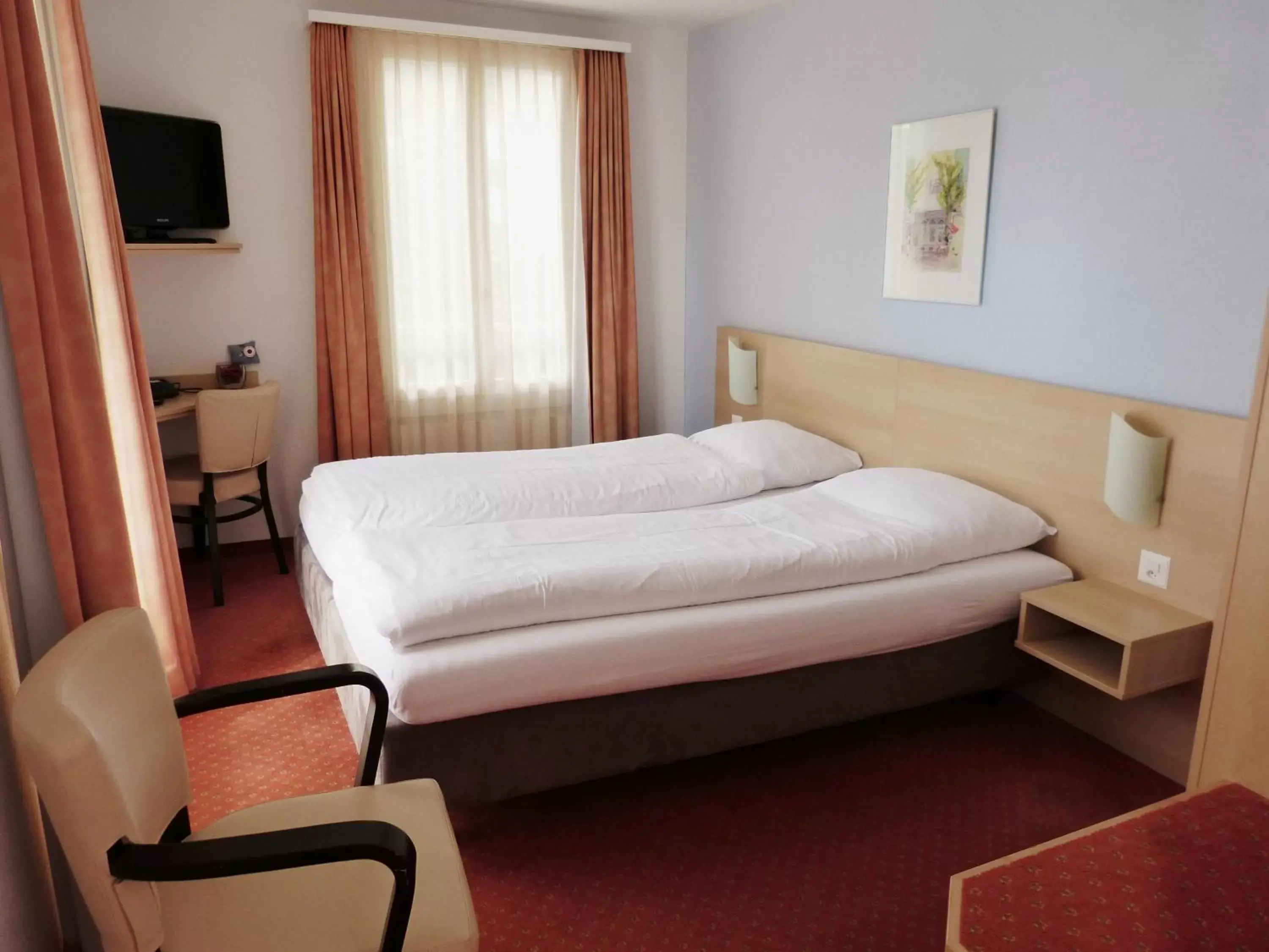 Photo of the whole room, Bed in Hotel Rigi Vitznau