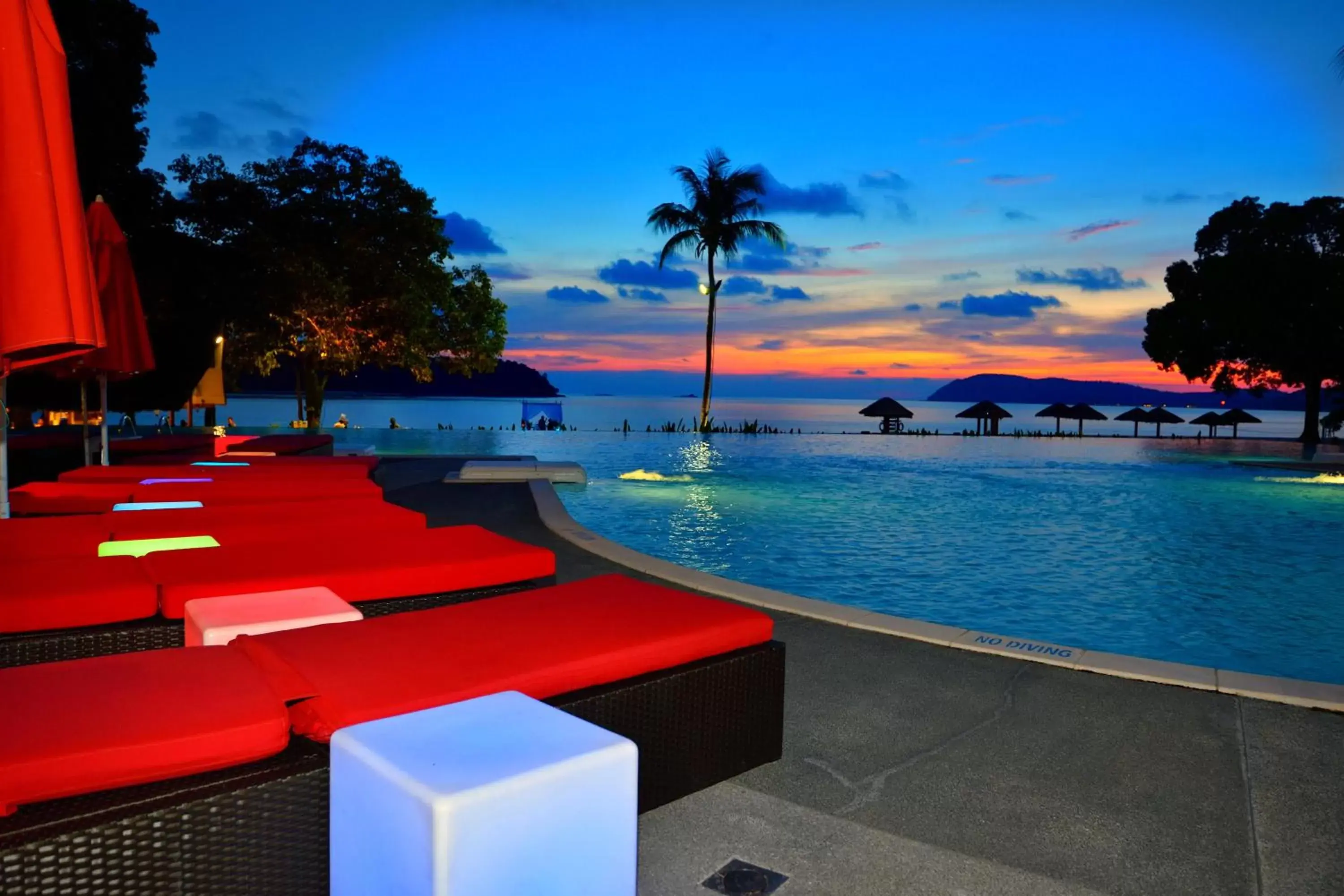 Swimming Pool in Holiday Villa Beach Resort & Spa Langkawi