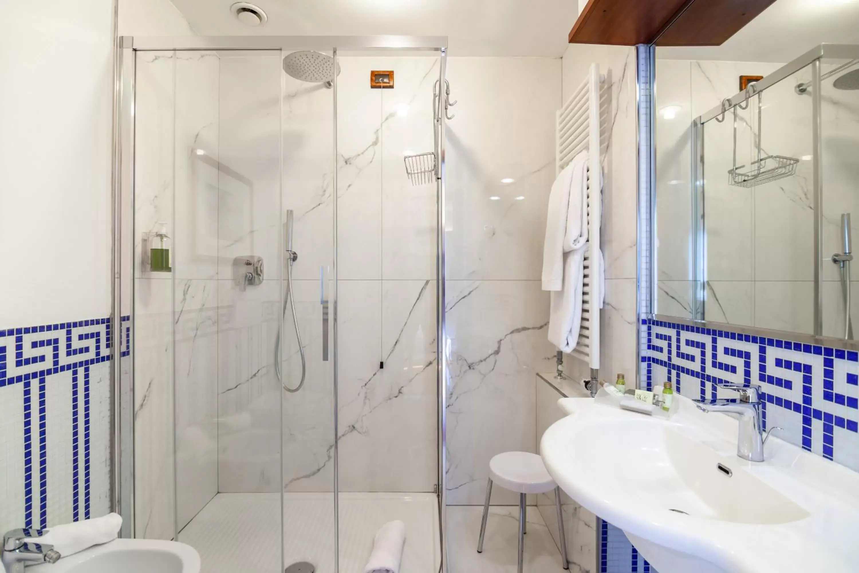Shower, Bathroom in Hotel Ilaria