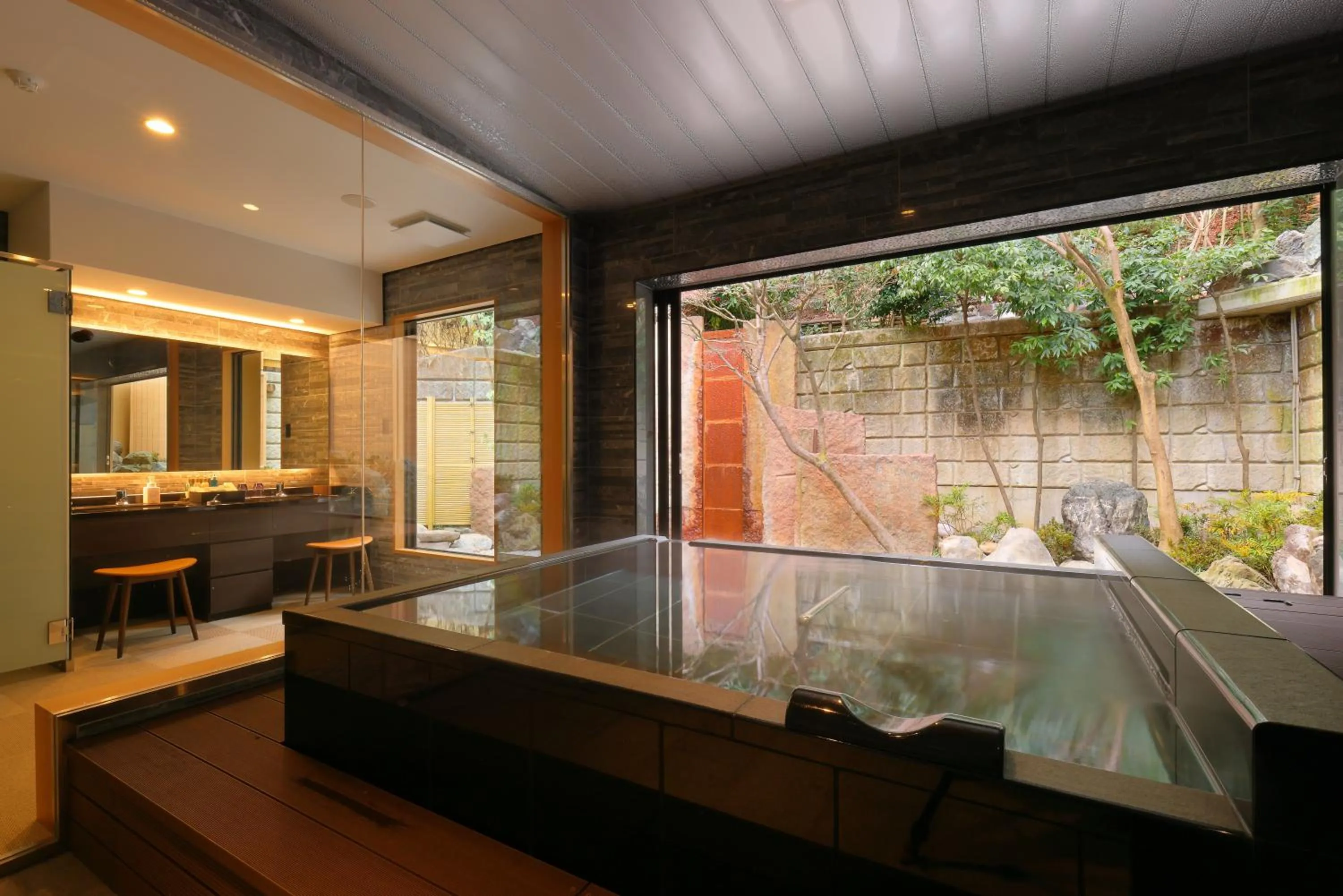 Hot Spring Bath in Arima Onsen Taketoritei Maruyama