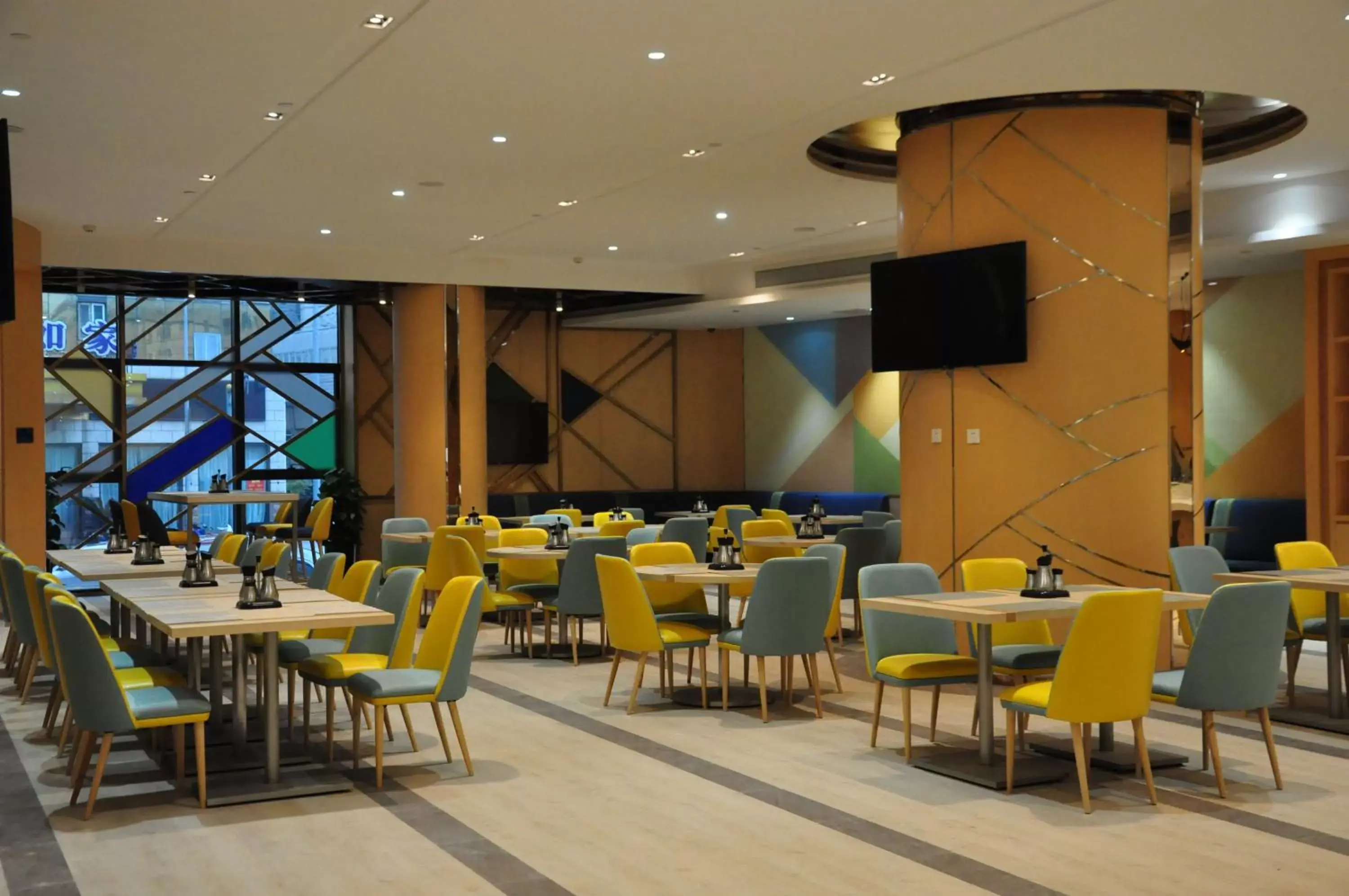 Restaurant/Places to Eat in Holiday Inn Express Shanghai Zhenping, an IHG Hotel