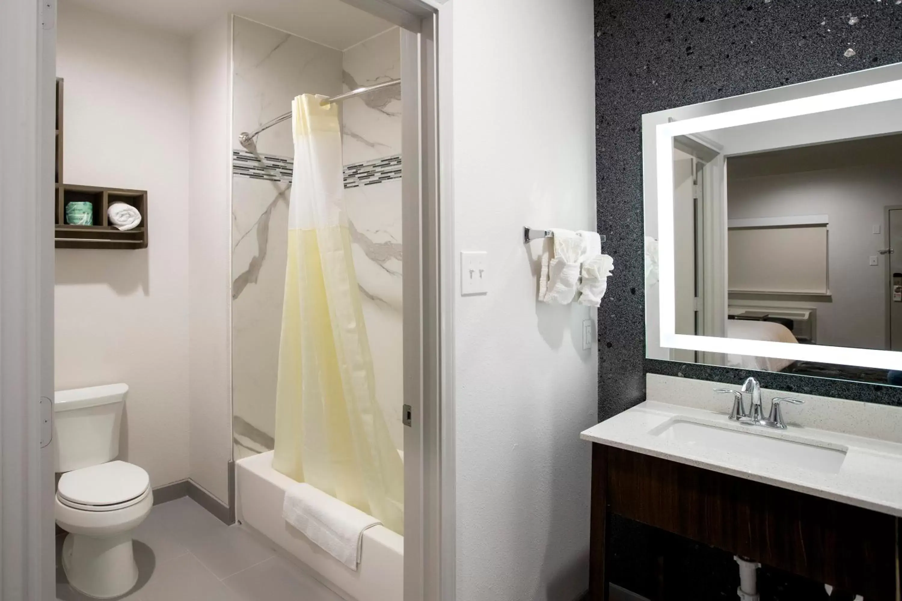 Shower, Bathroom in House Hotel