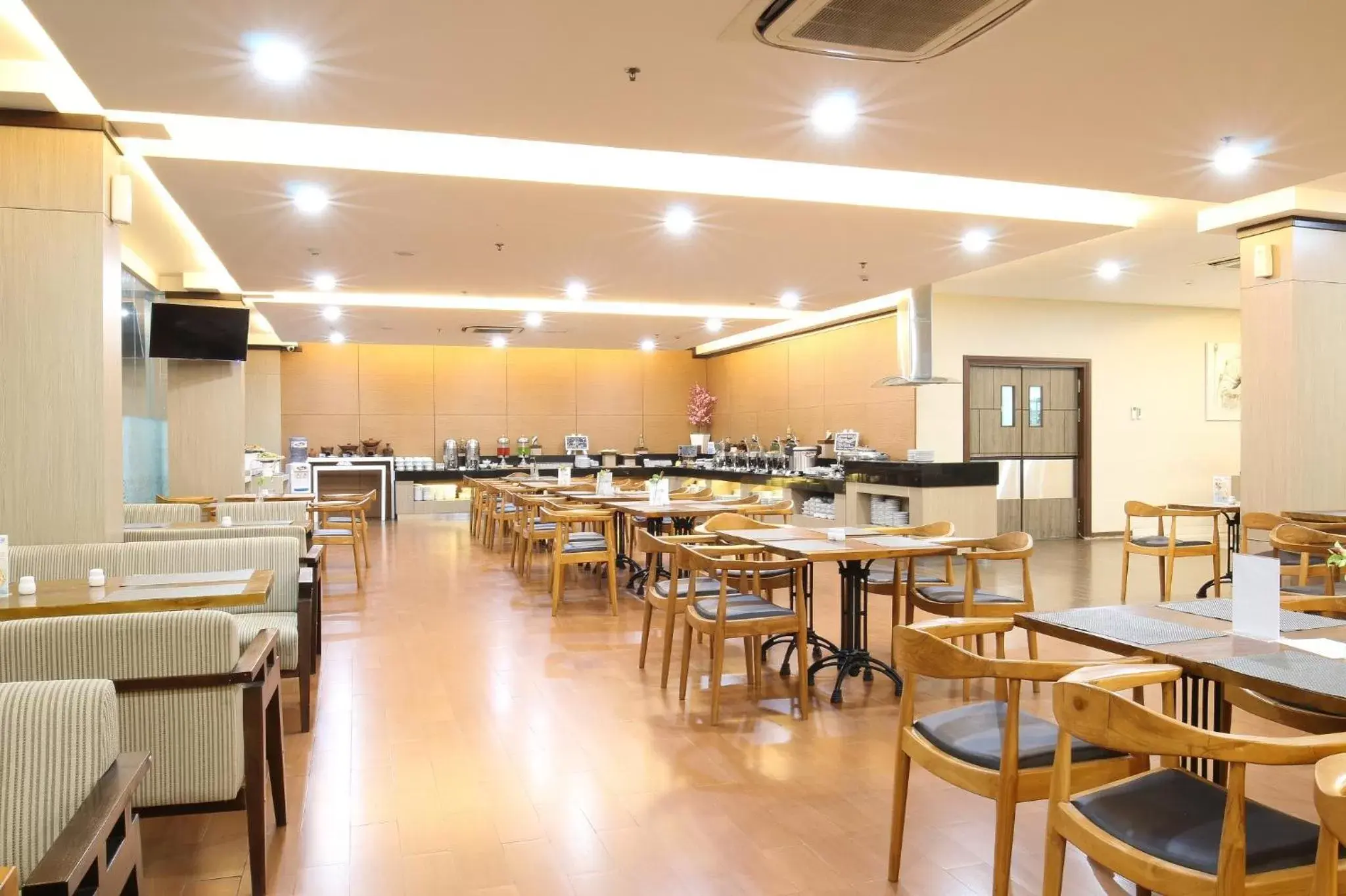 Restaurant/Places to Eat in Terraz Tree Hotel Jakarta