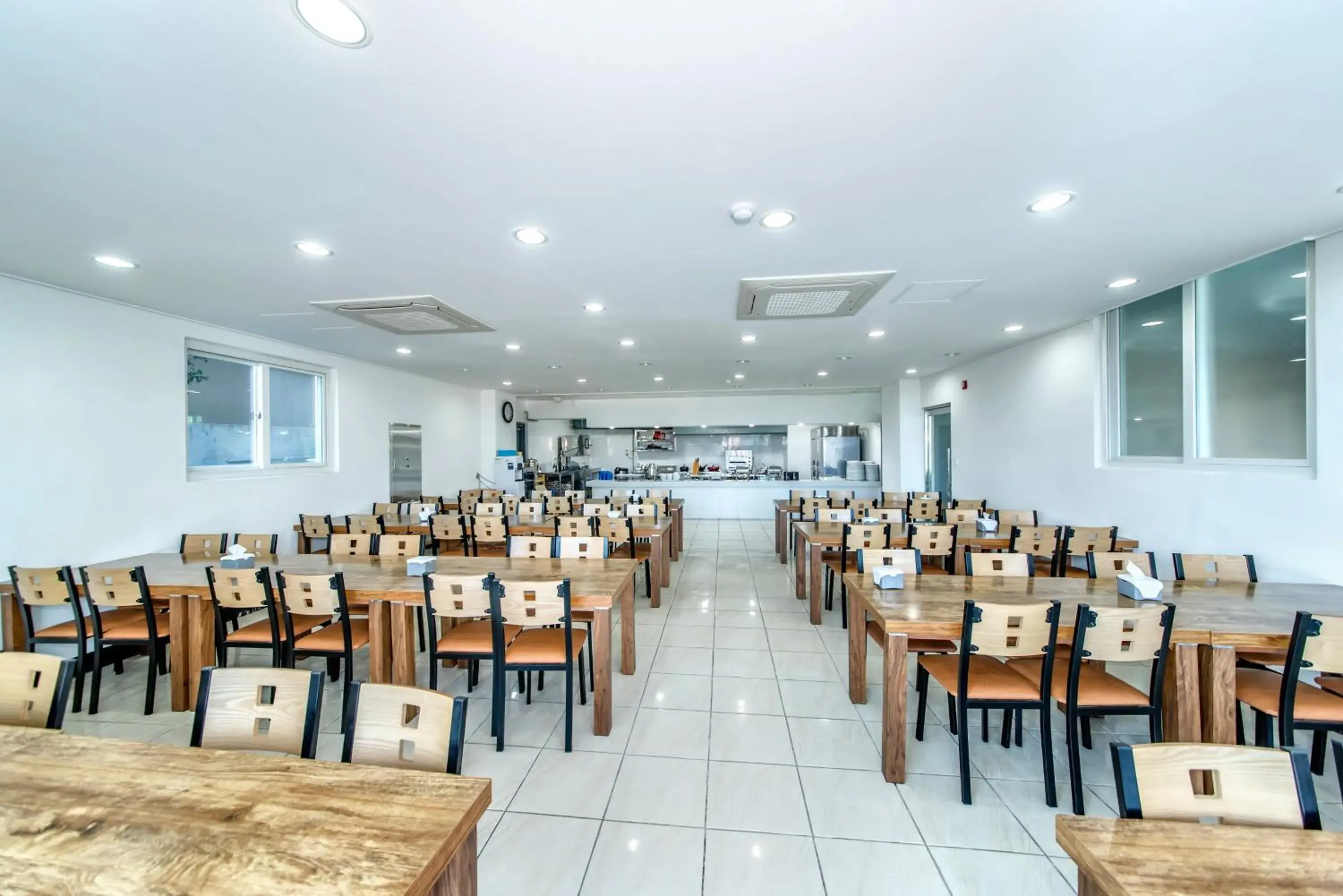 Restaurant/Places to Eat in Jungmoon City Hotel