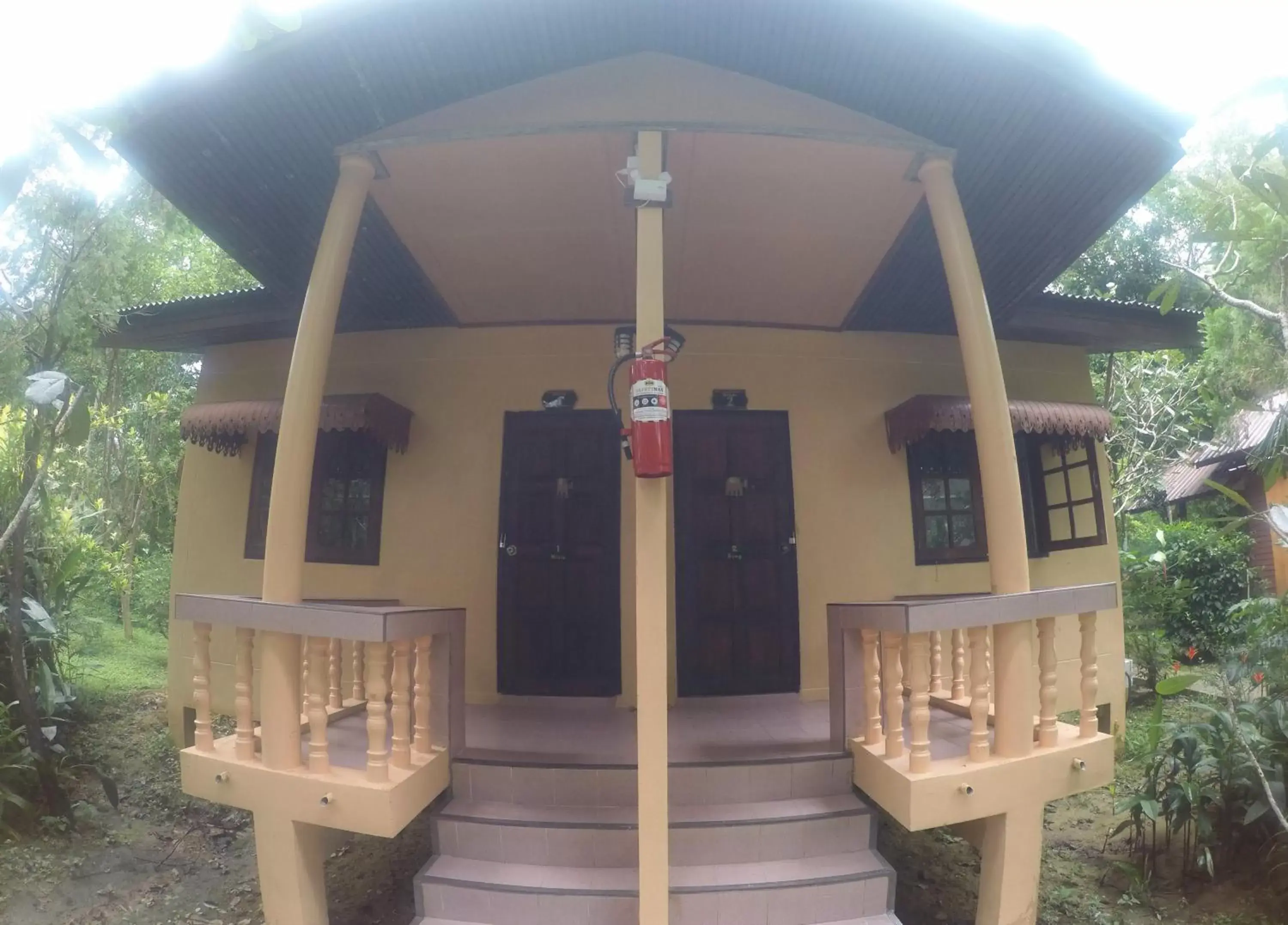 Photo of the whole room in Khao Sok Morning Mist Resort