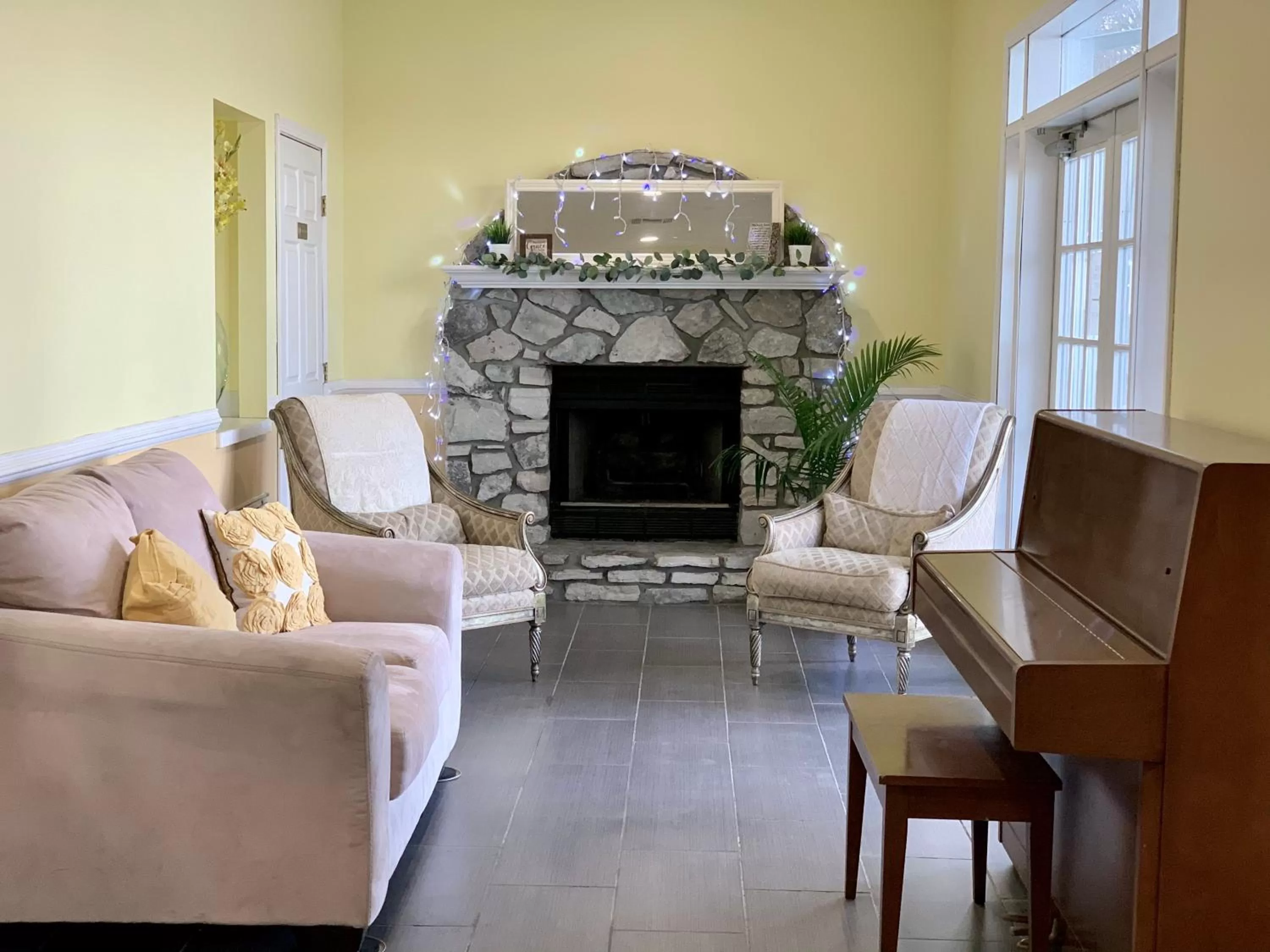 Seating area in Seven Gables Inn