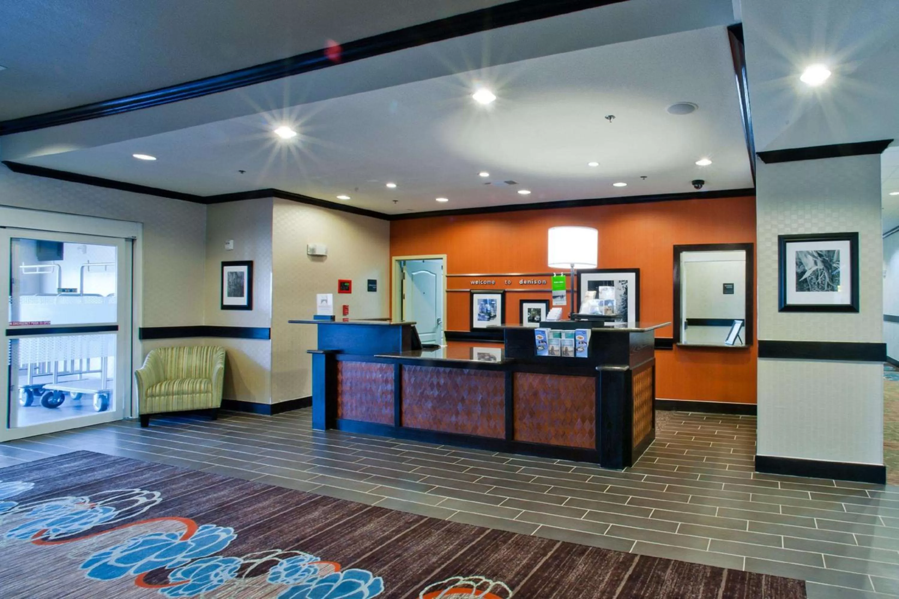 Lobby or reception in Hampton Inn & Suites Denison