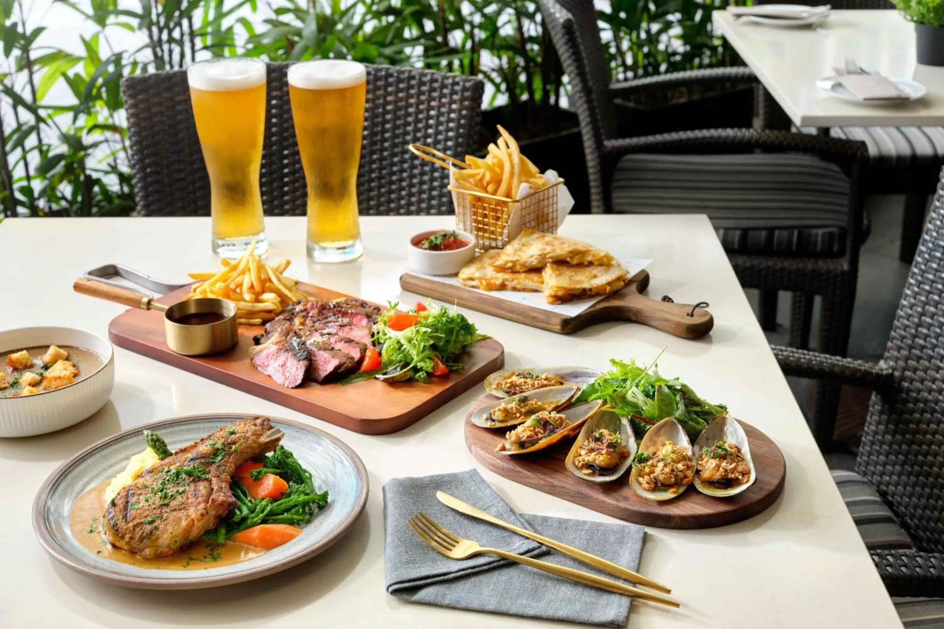 Restaurant/places to eat, Lunch and Dinner in Singapore Marriott Tang Plaza Hotel