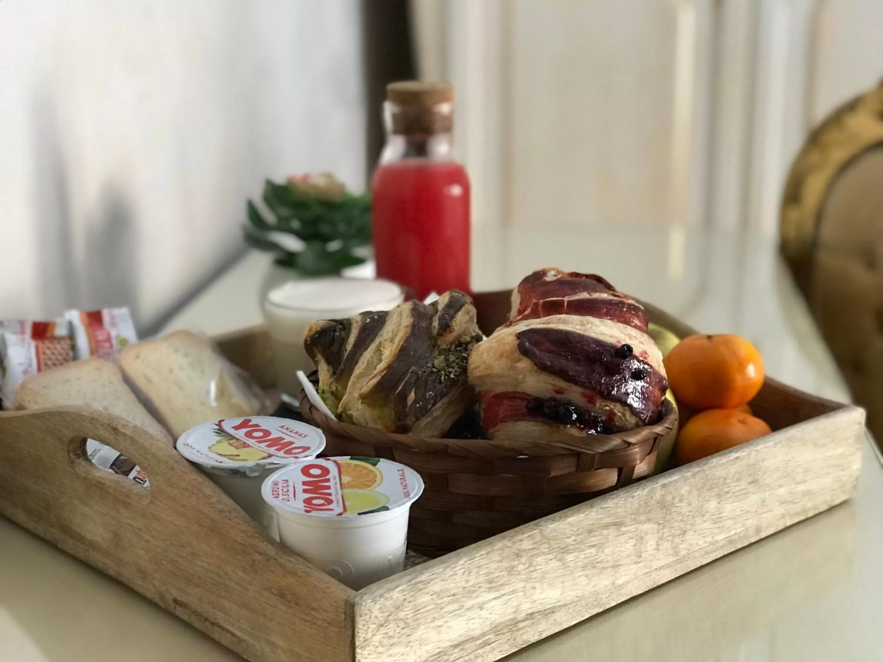 Food and drinks in B&B Partenopeo