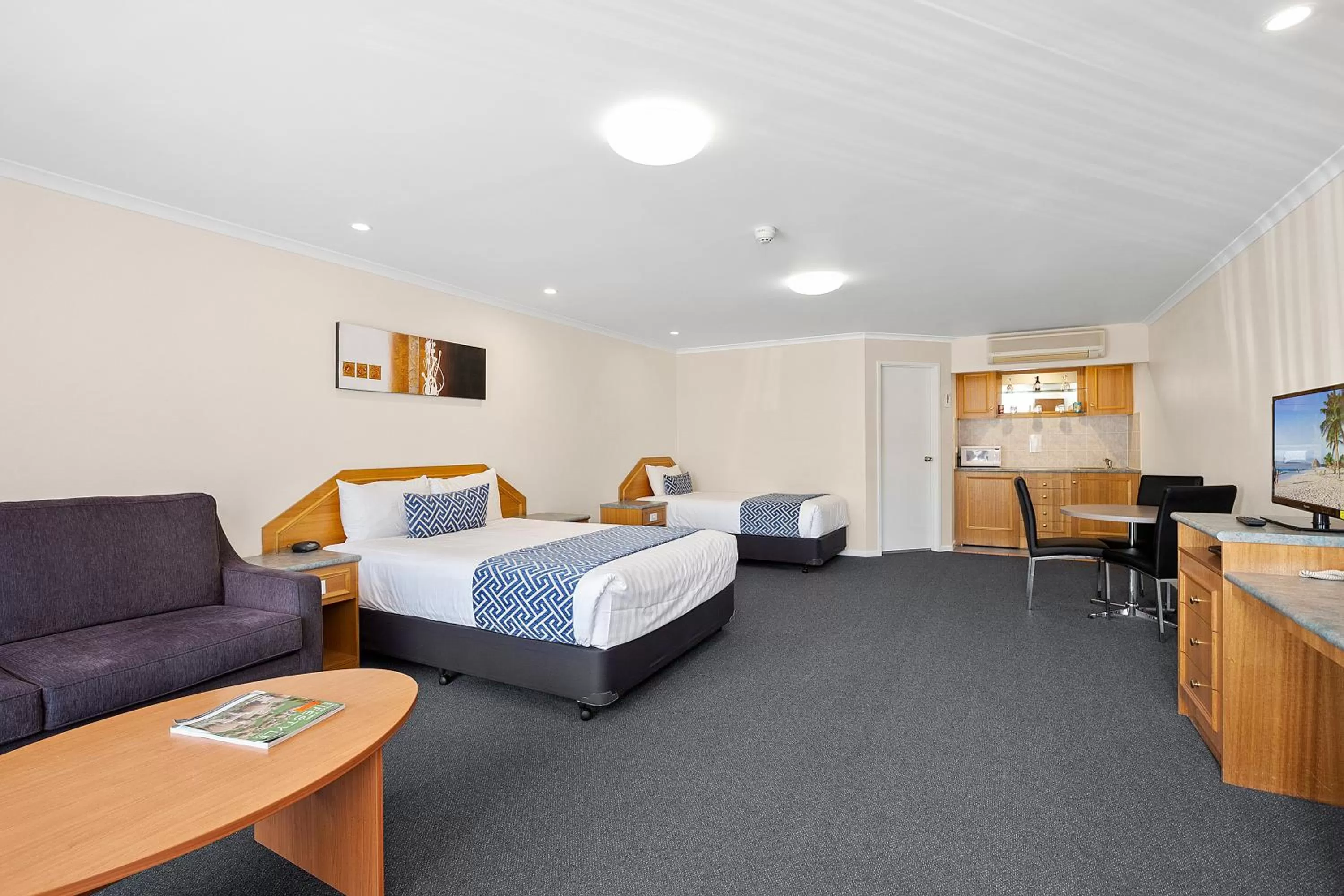 Bedroom, Bed in Thunderbird Motel Yass