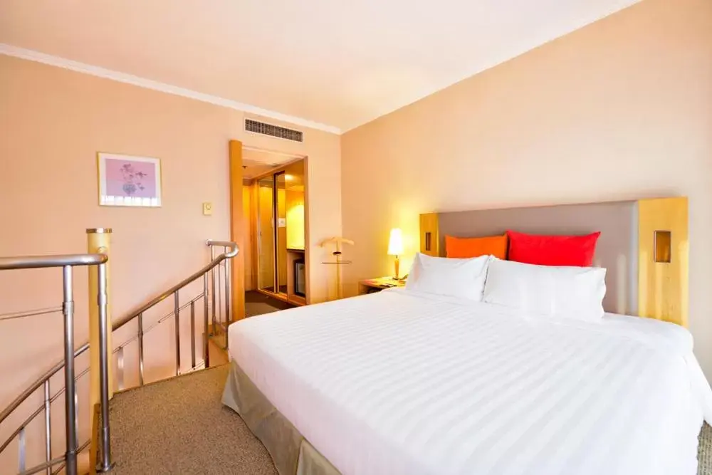 Property building, Bed in Beijing XinQiao Hotel