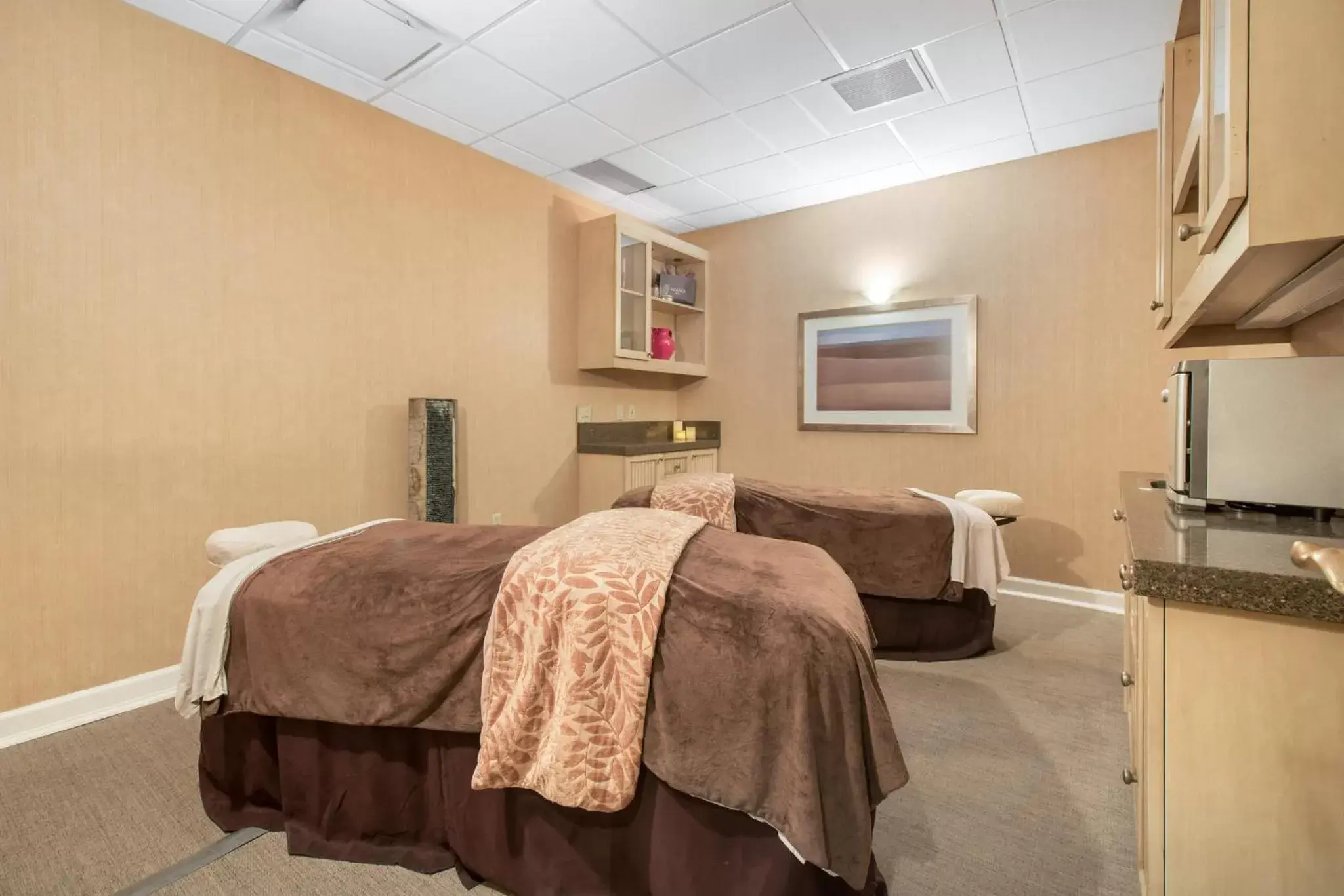 Spa and wellness centre/facilities, Bed in Omni Interlocken Hotel
