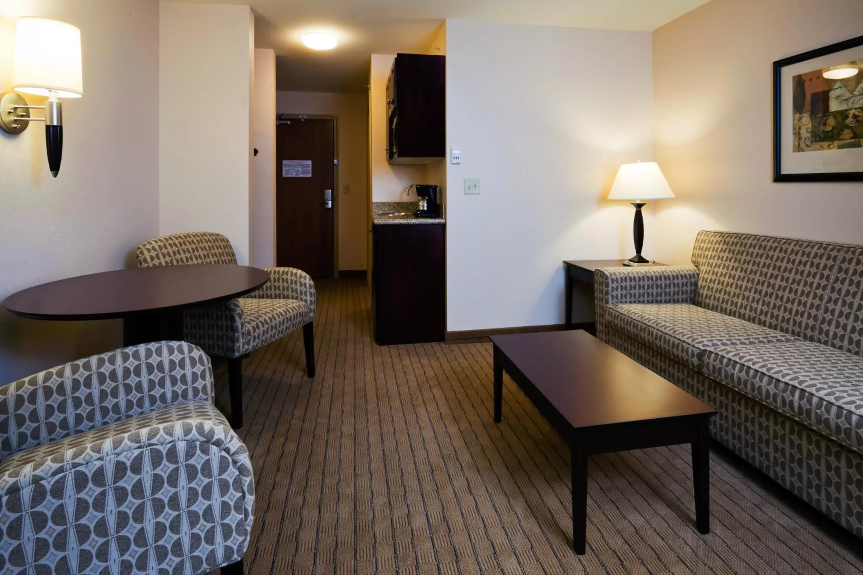 Photo of the whole room, Seating Area in Holiday Inn Express Washington Court House, an IHG Hotel
