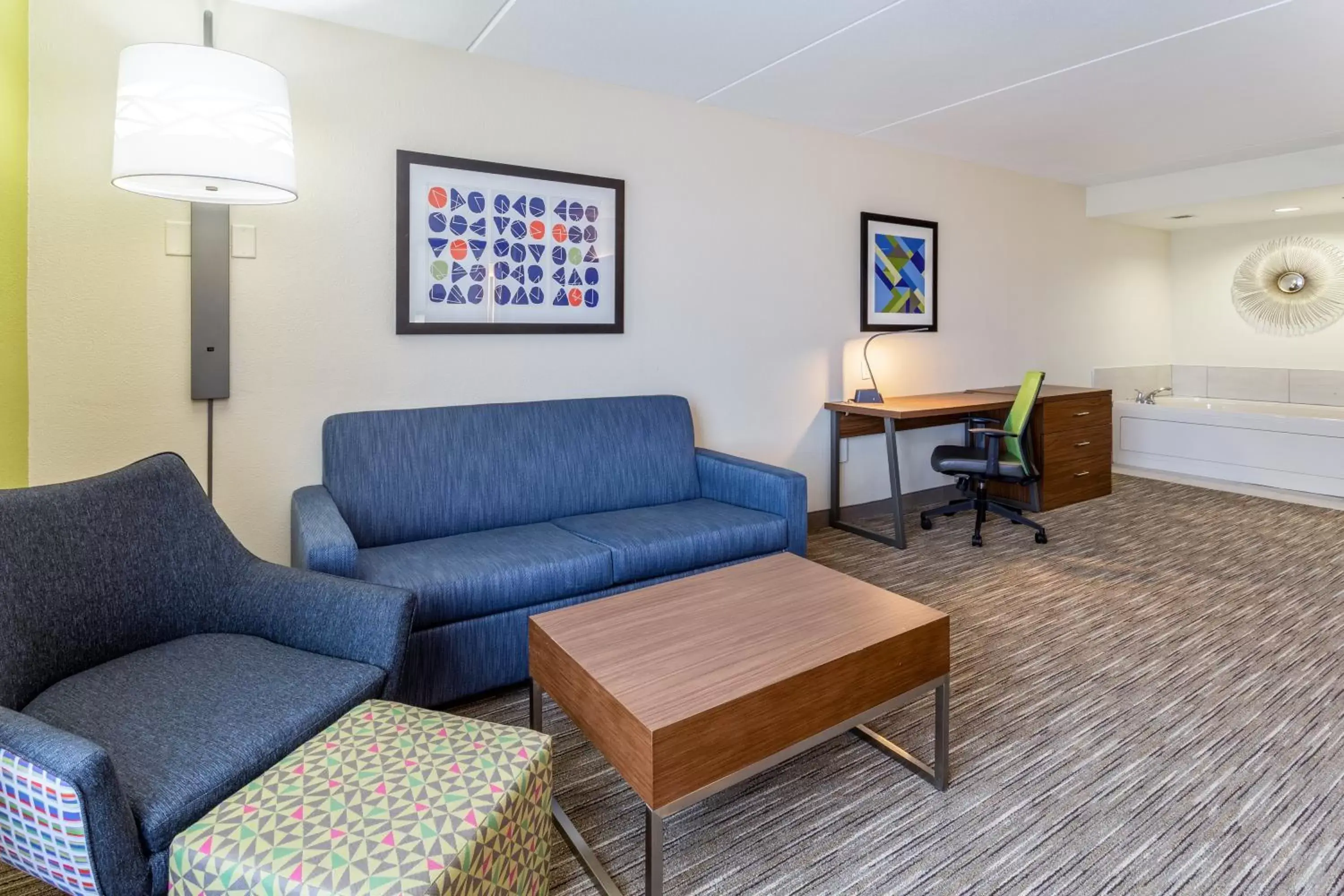 Photo of the whole room, Seating Area in Holiday Inn Express & Suites Cedar Falls - Waterloo, an IHG Hotel