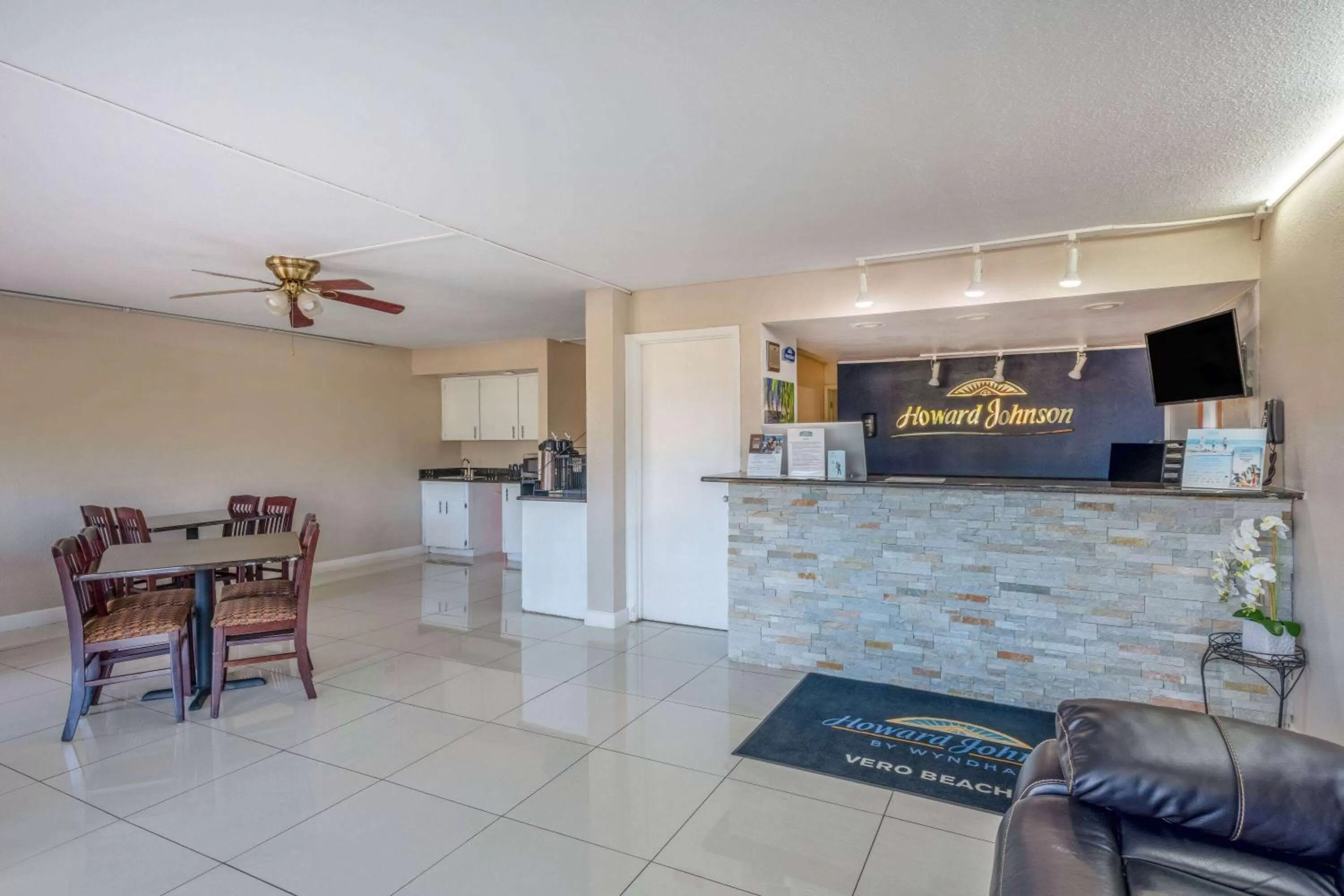 Lobby or reception in Howard Johnson by Wyndham Vero Beach/I-95