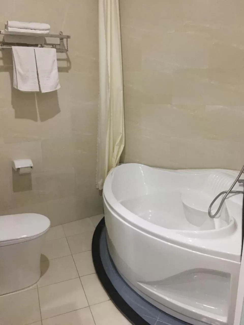 Bath in Khách Sạn Hiệp Yến