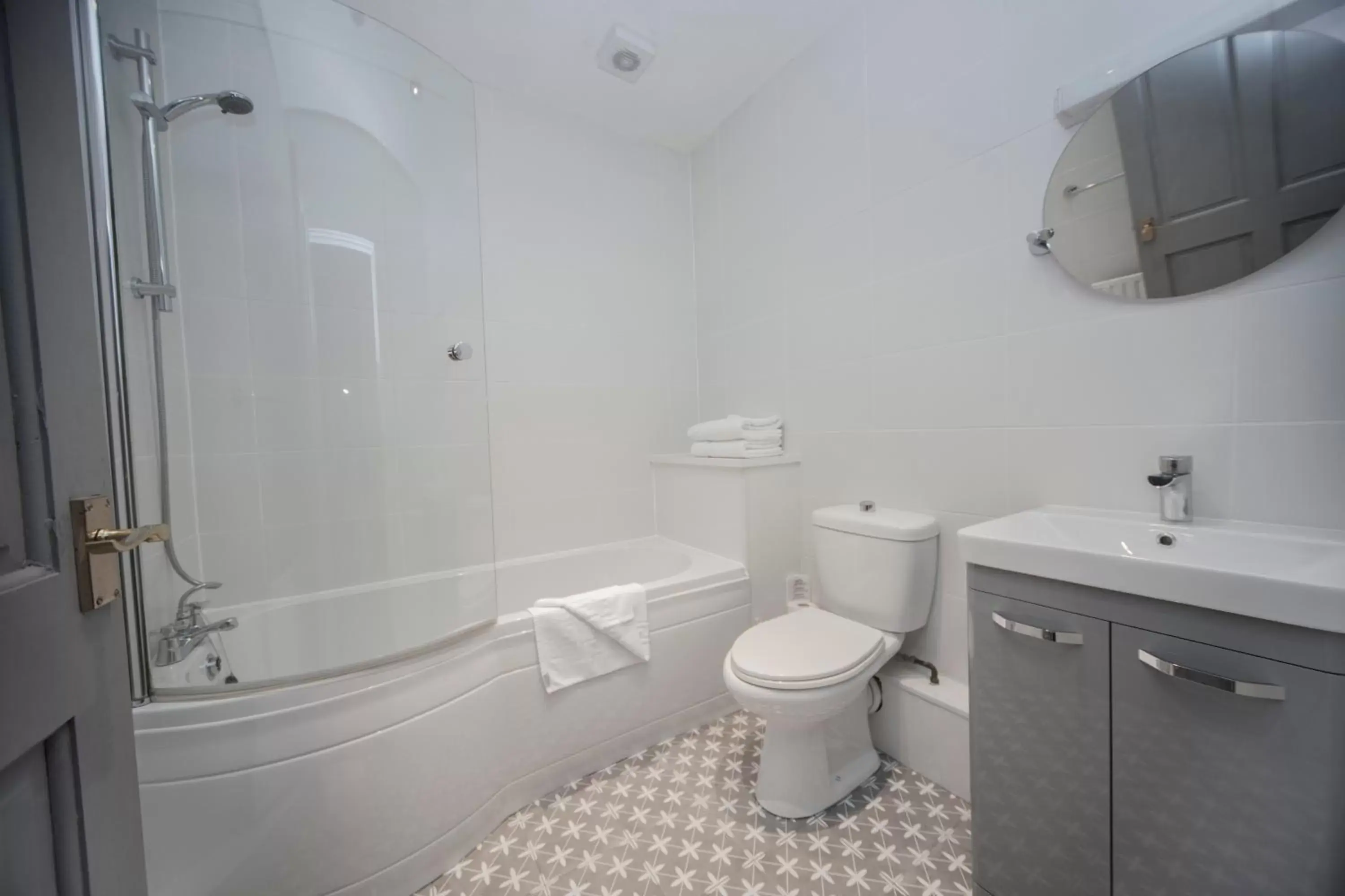 Bathroom in Highfield Hotel