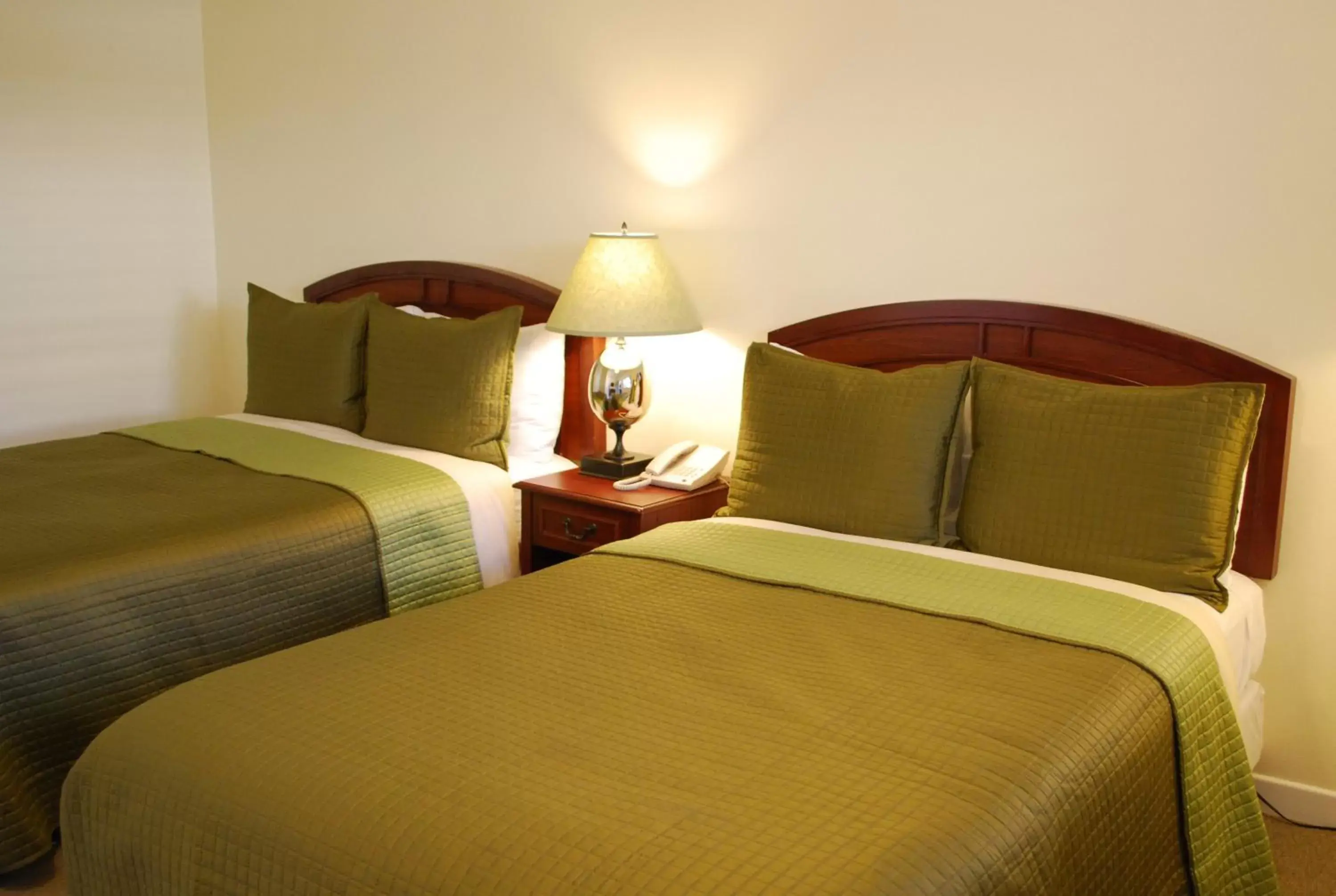 Bed in Bella Capri Inn and Suites