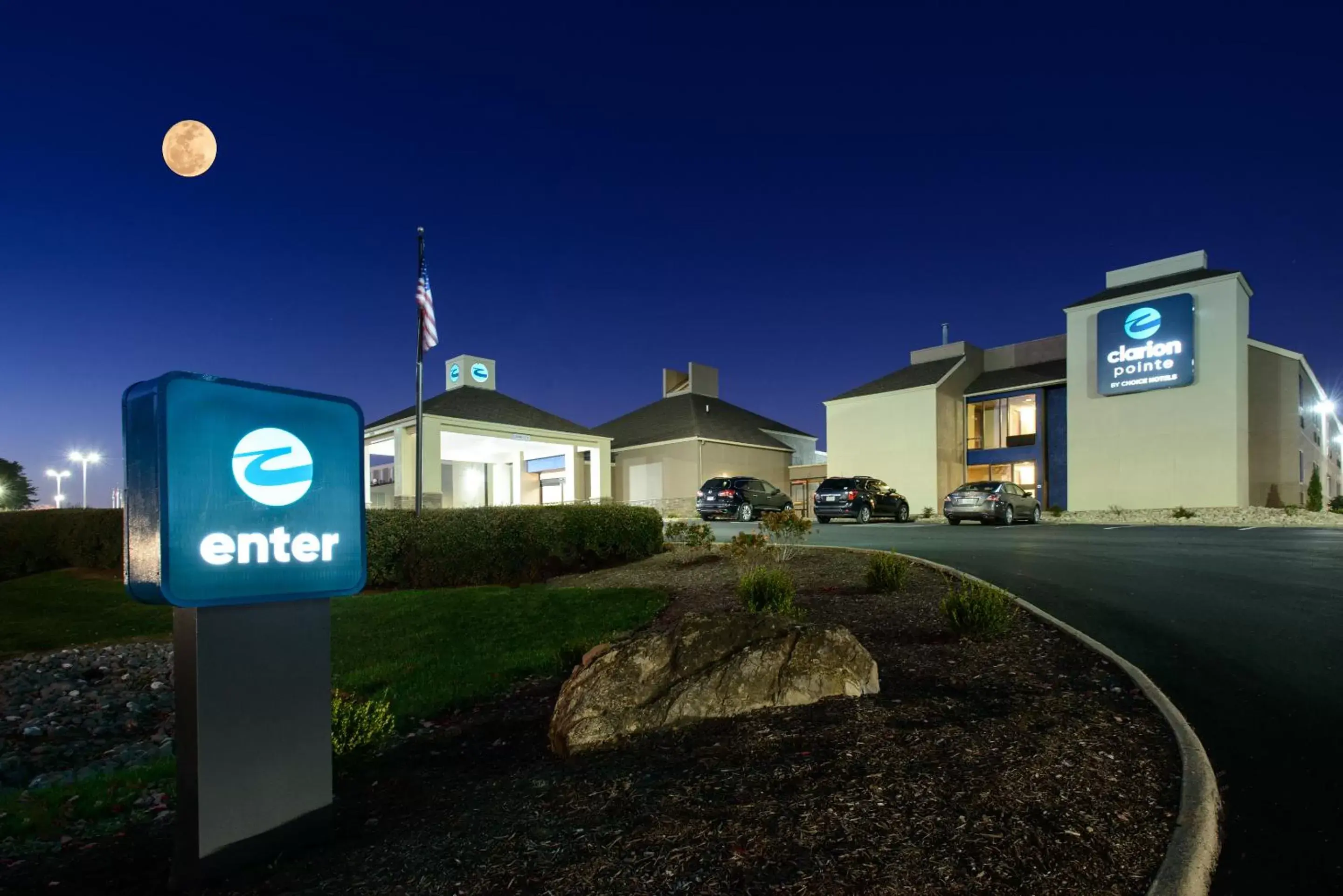 Property building in Clarion Pointe Harrisonburg Property building in Clarion Pointe Harrisonburg