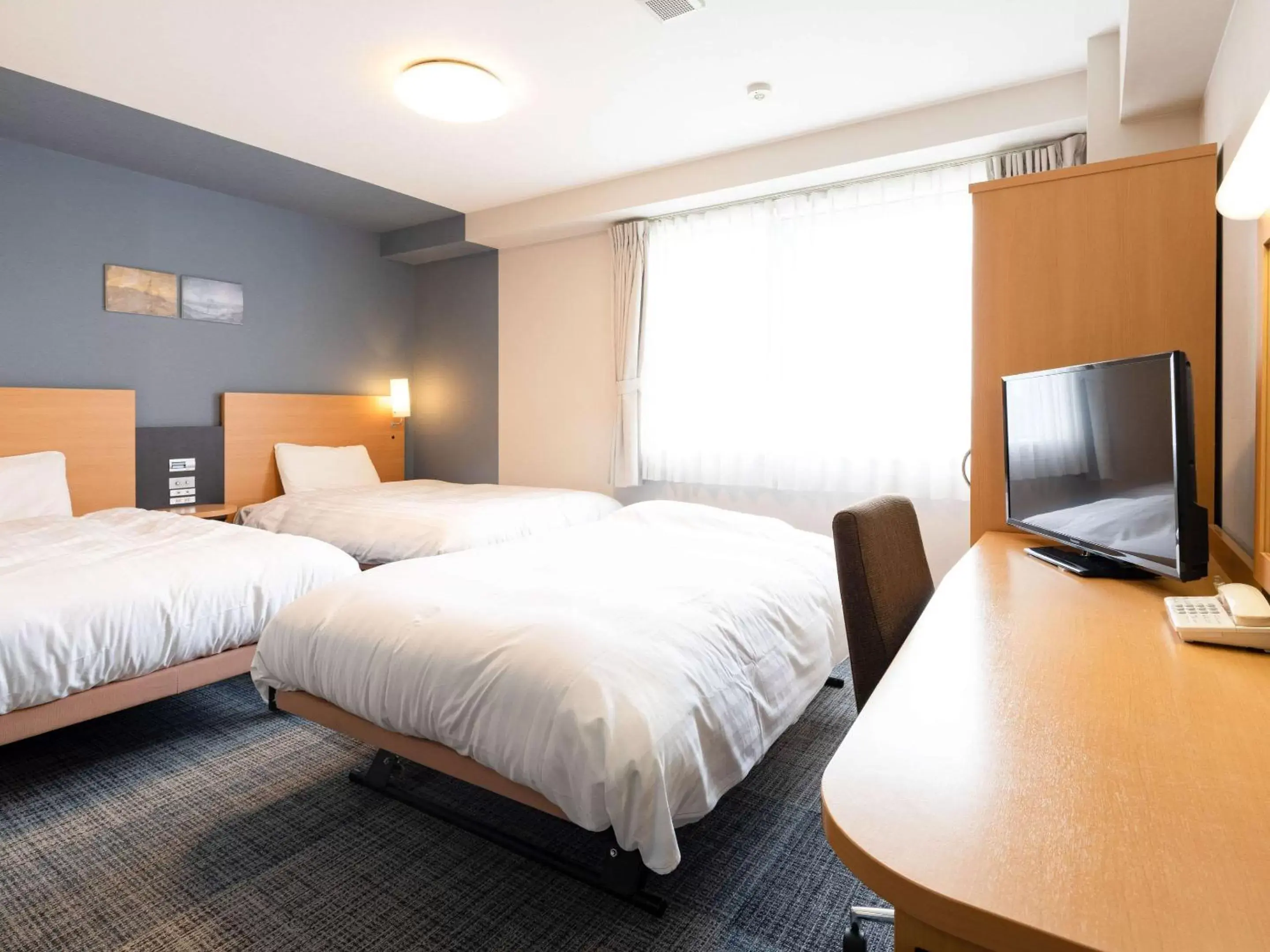 Bedroom, Bed in Comfort Hotel Hikone