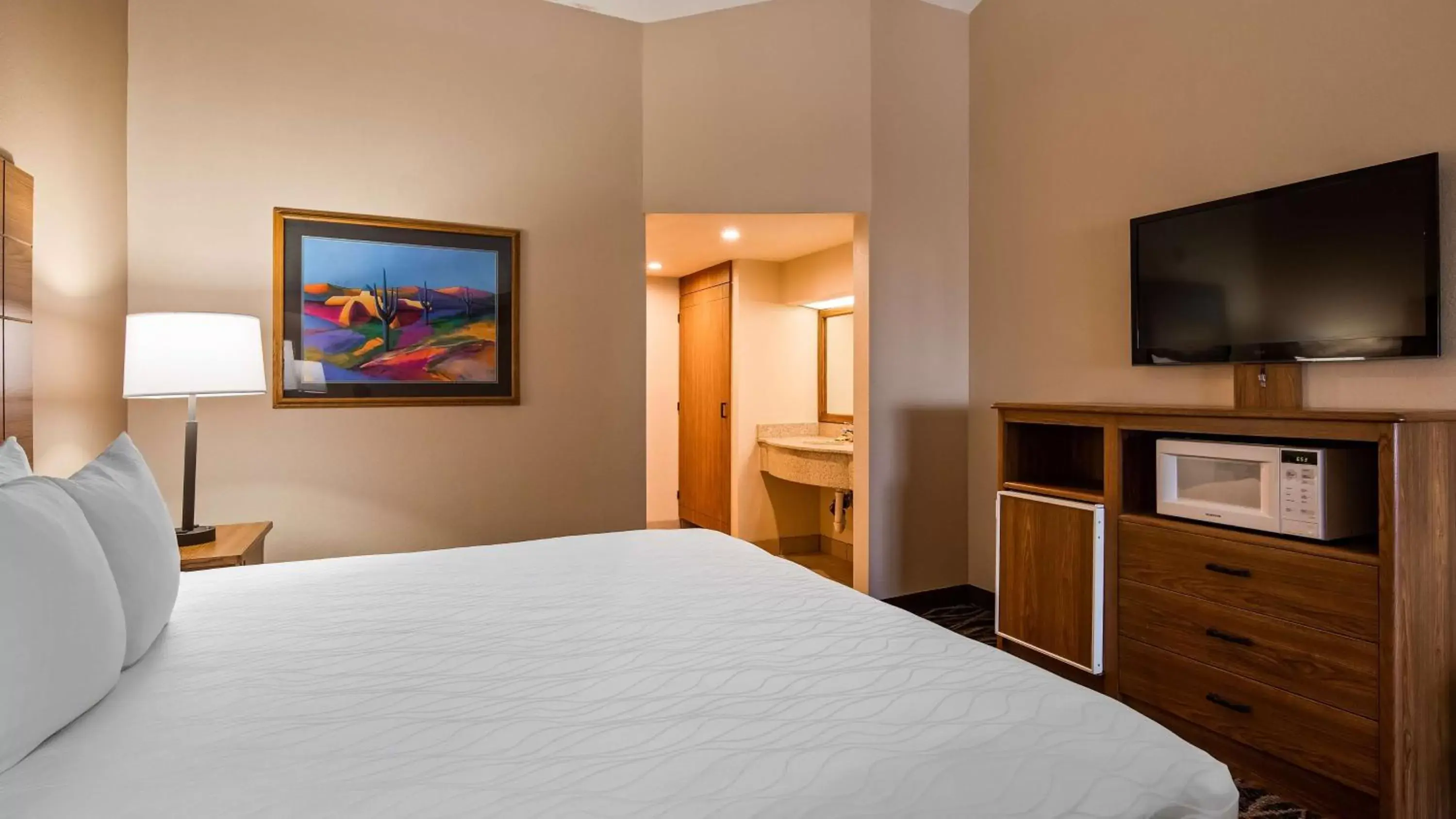Photo of the whole room, Bed in Best Western Plus Saddleback Inn and Conference Center